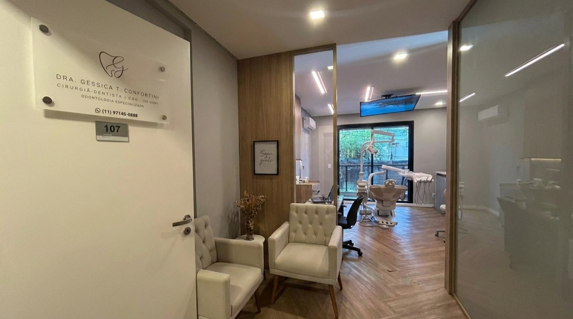 gray computer monitor