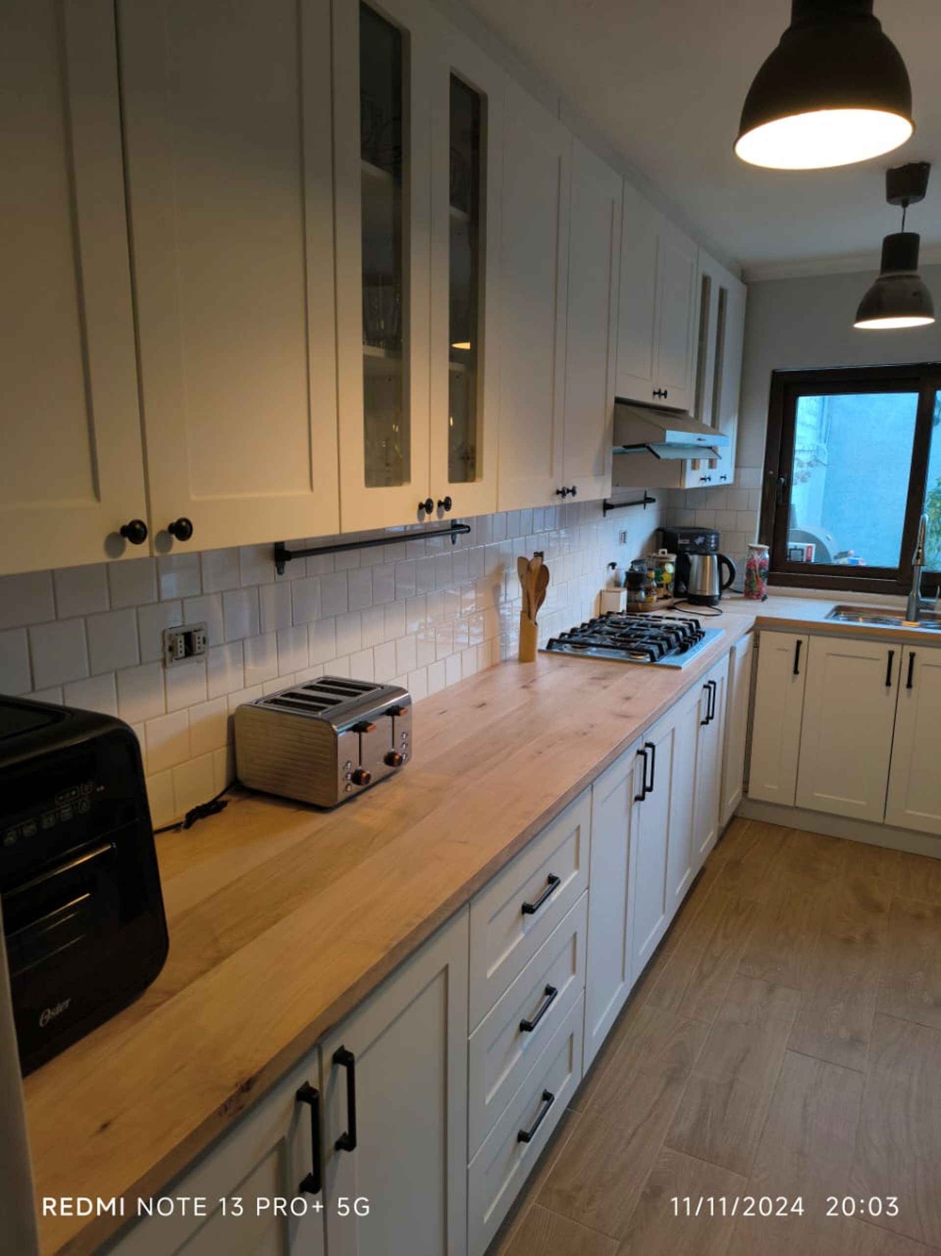 gray computer monitor