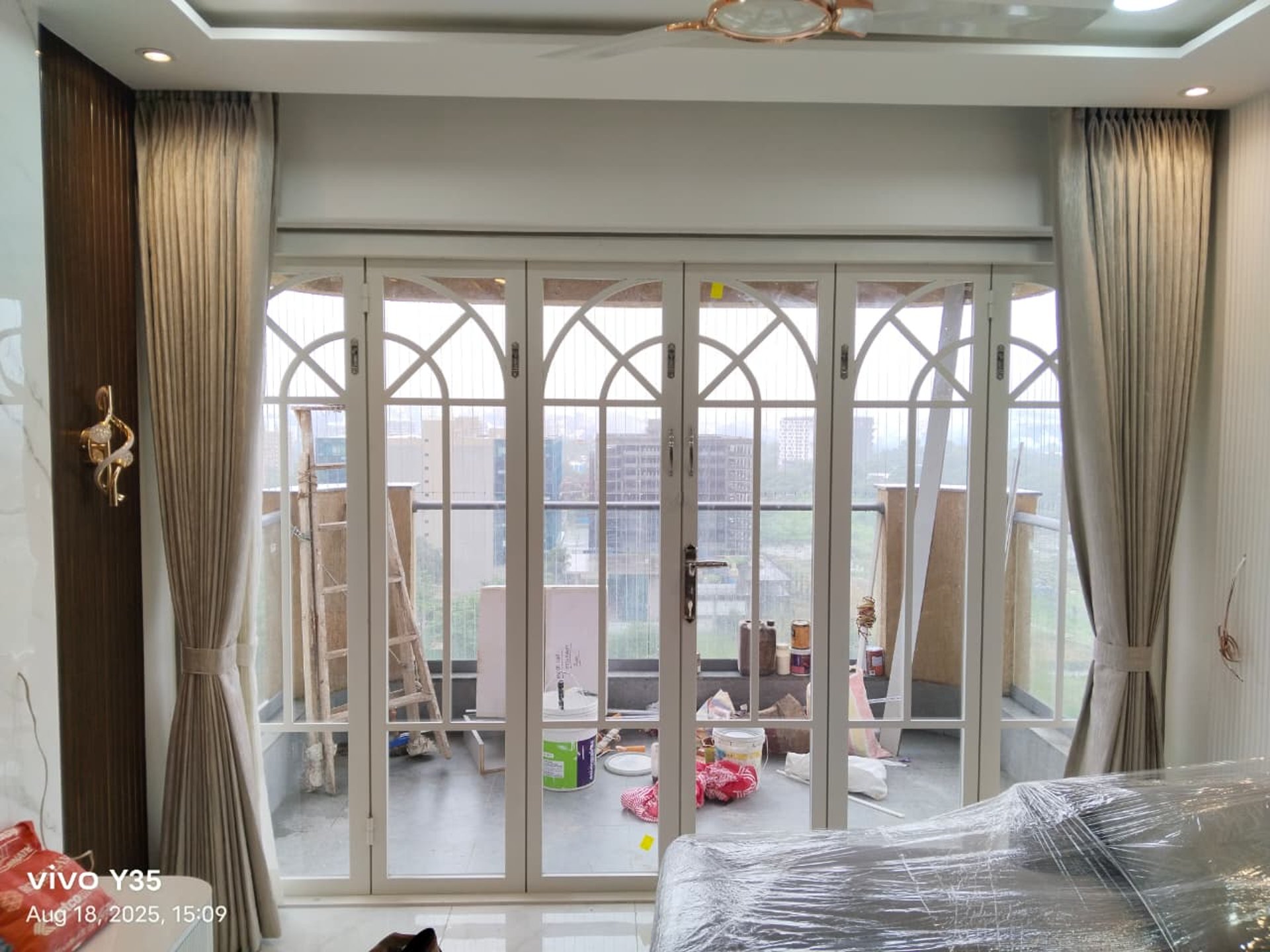 black and white bed linen