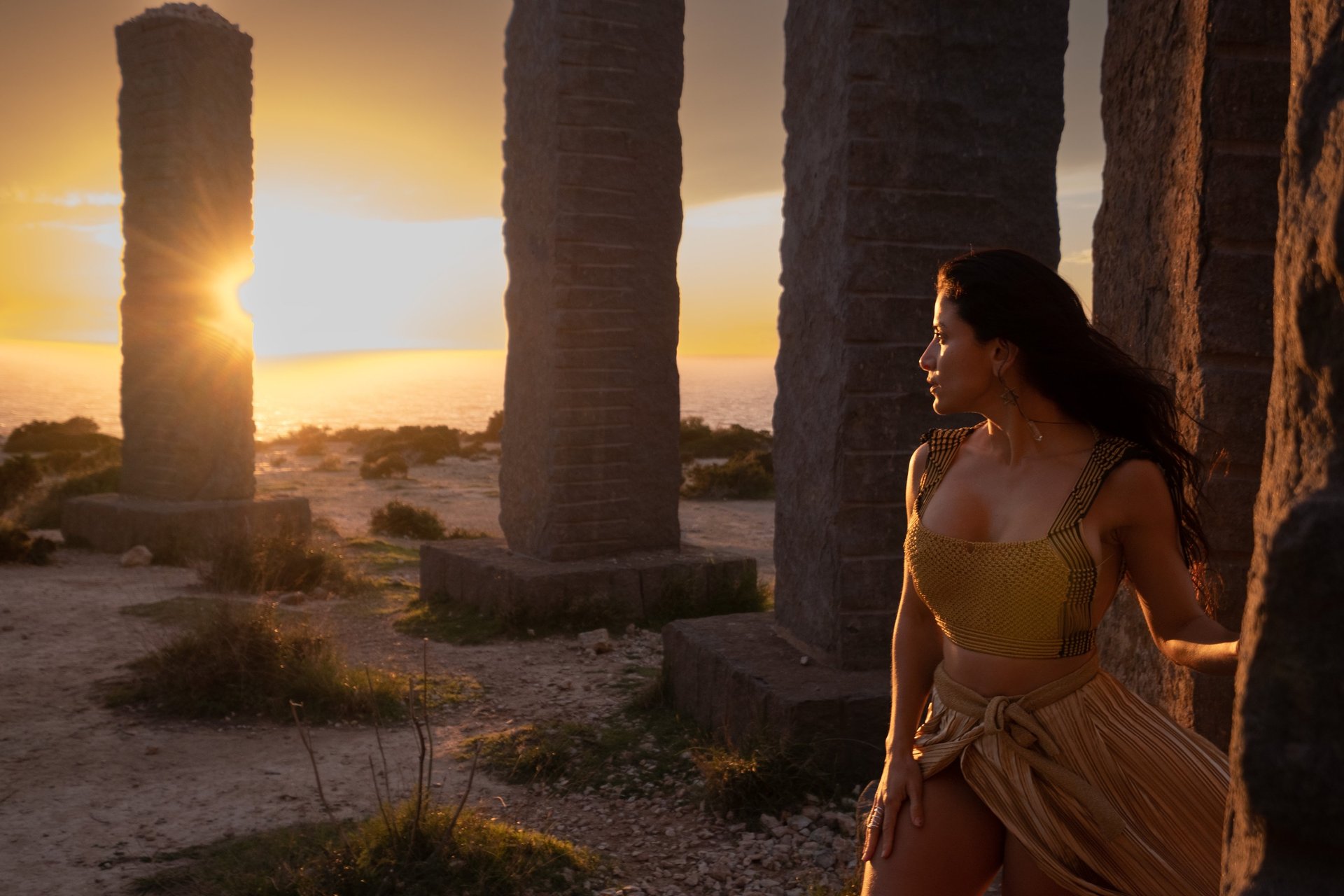 gray computer monitor