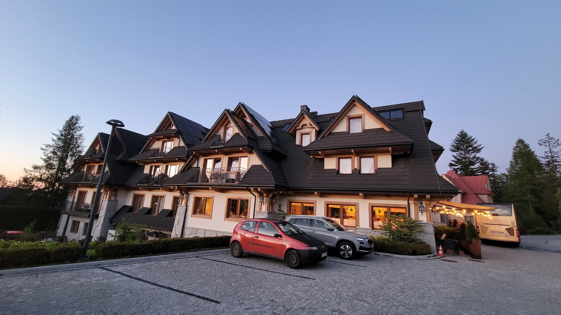 black and white bed linen