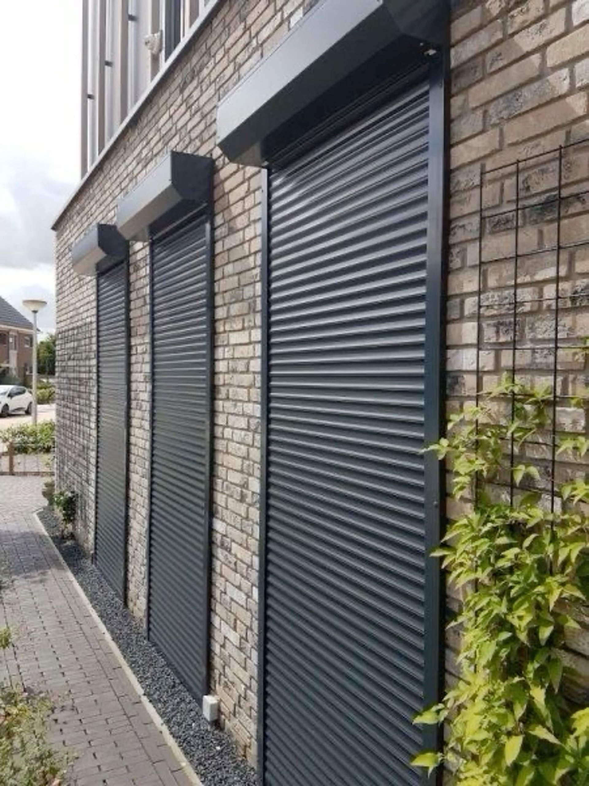 black and white bed linen