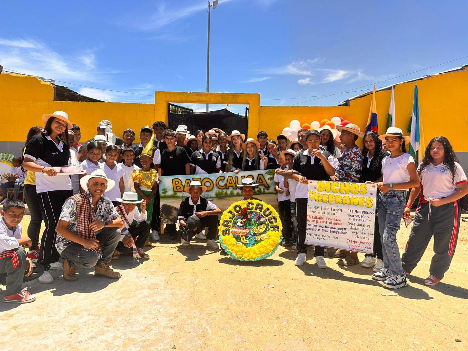 gray computer monitor