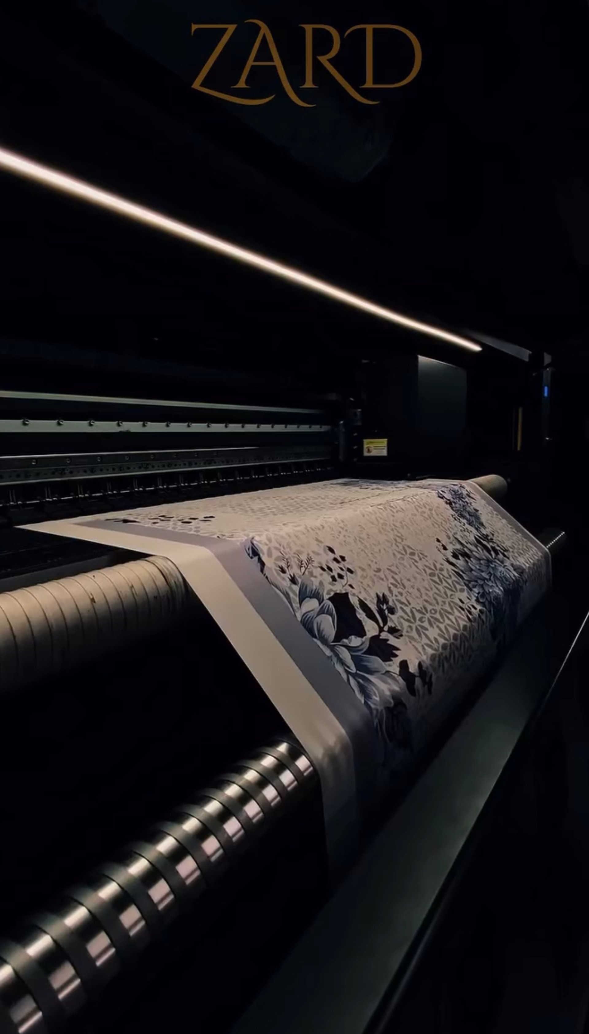 gray computer monitor