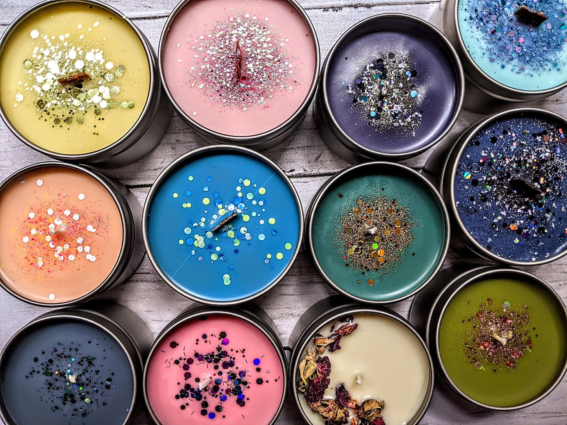 gray computer monitor