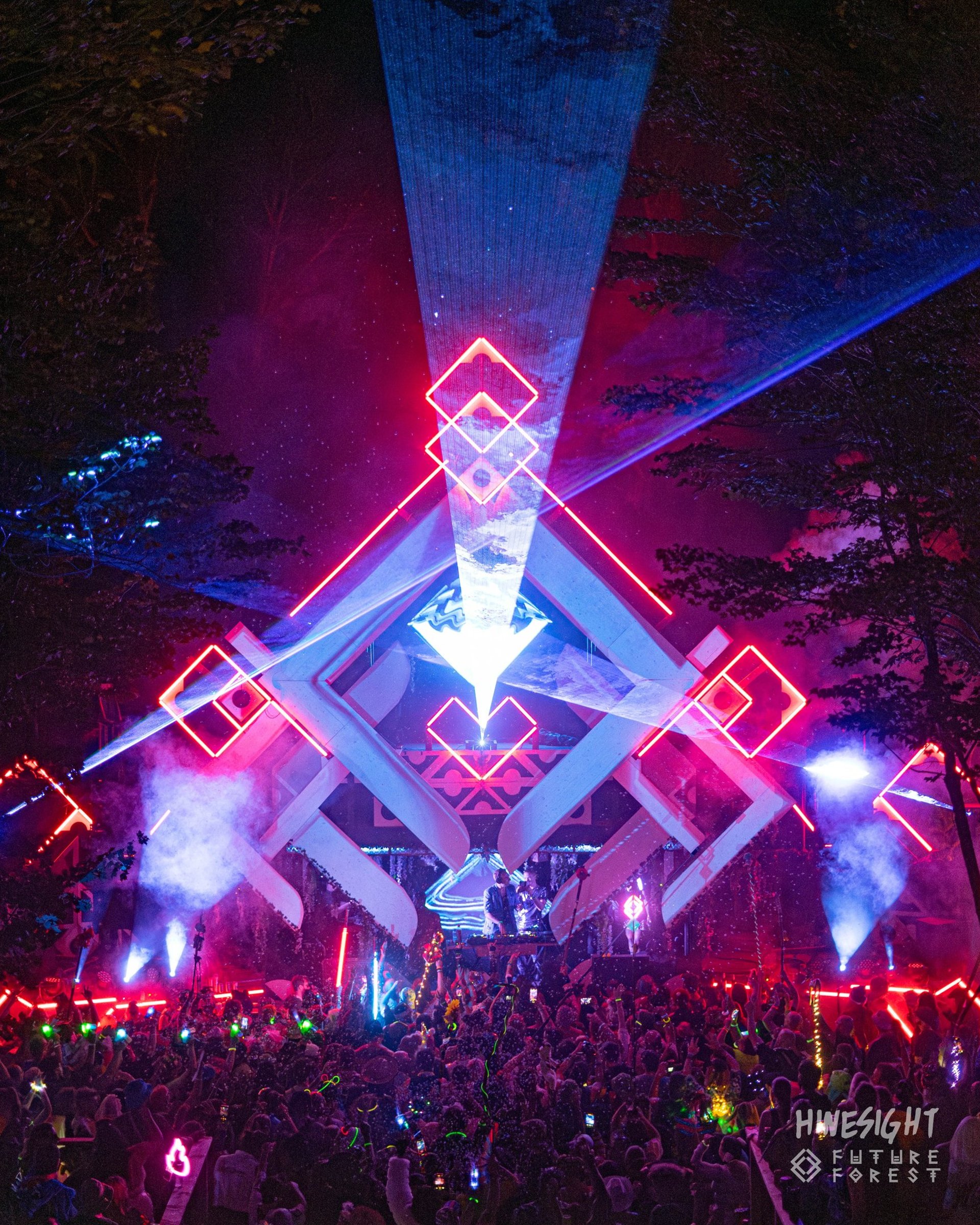 gray computer monitor