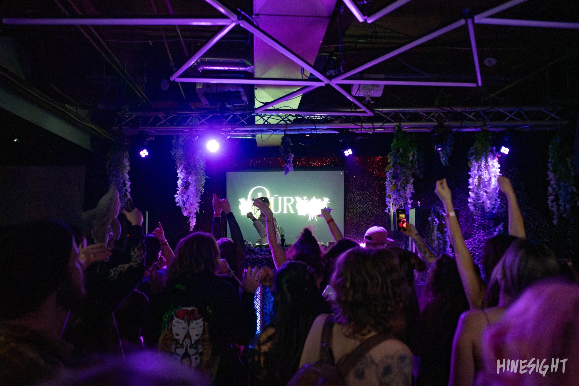 gray computer monitor