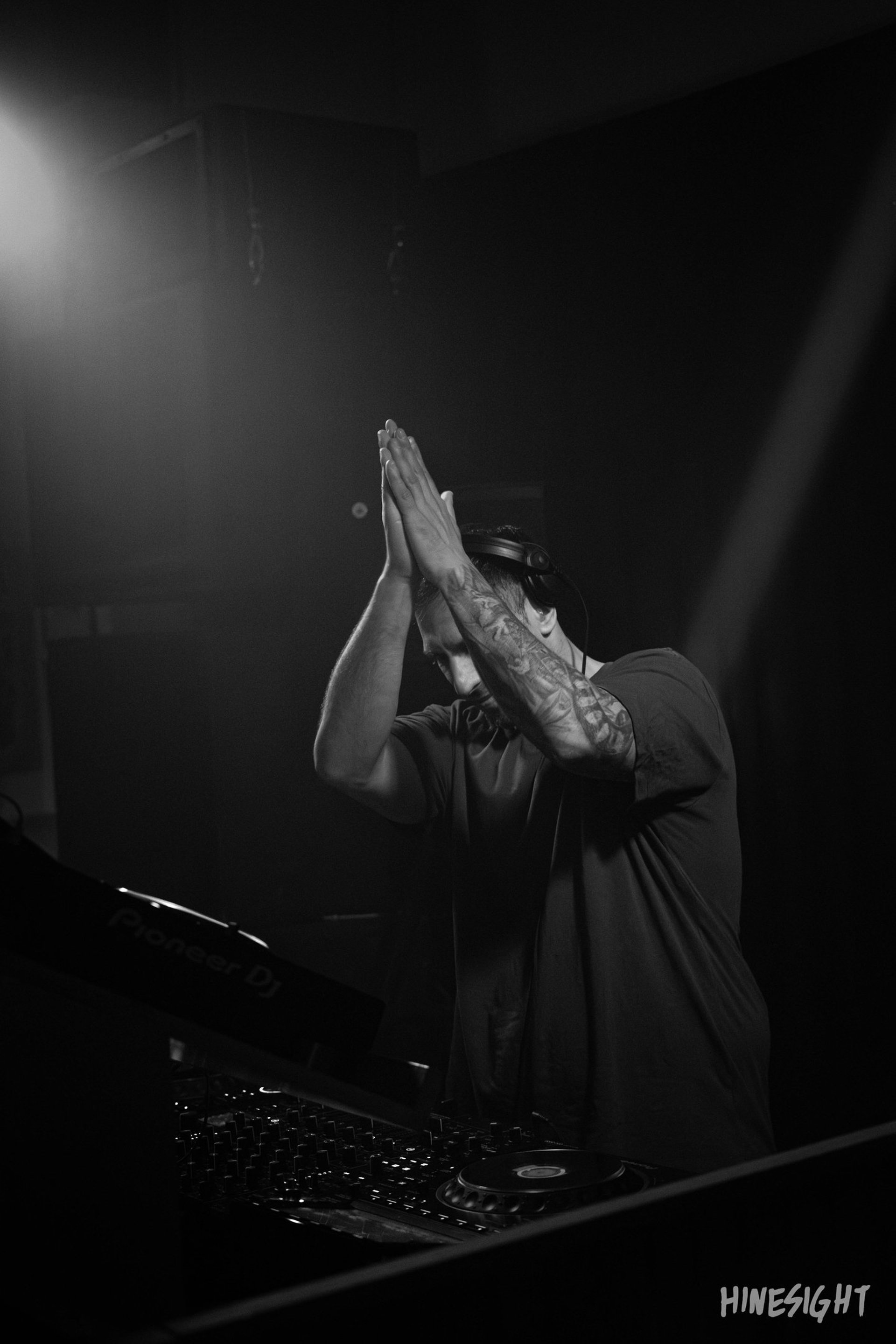 black and white bed linen