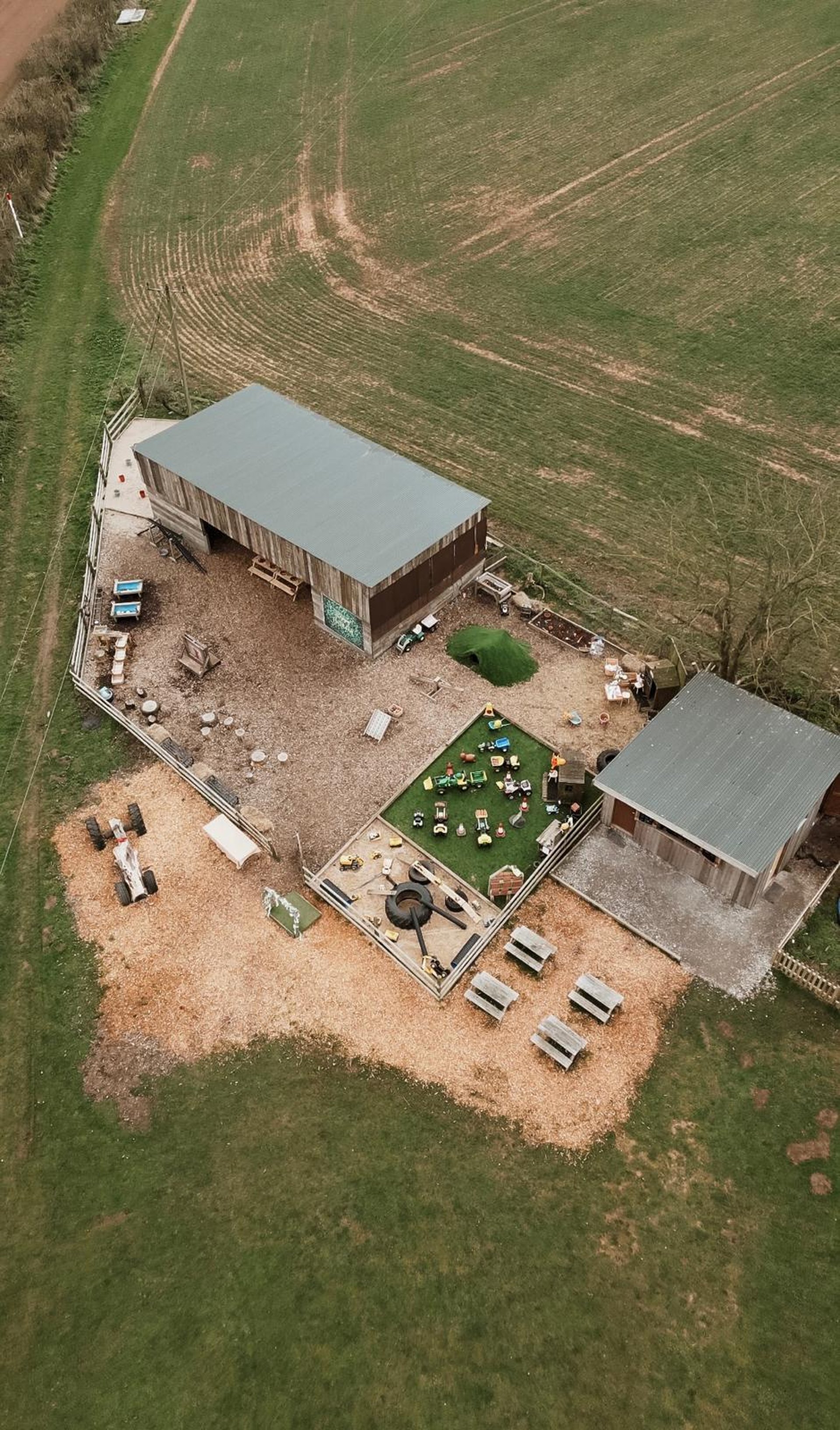 gray computer monitor