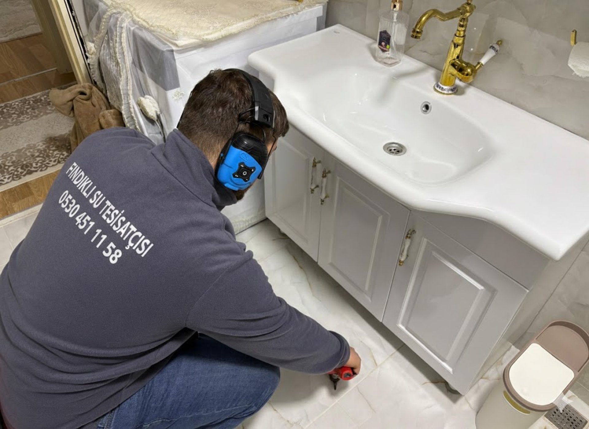 black and white bed linen