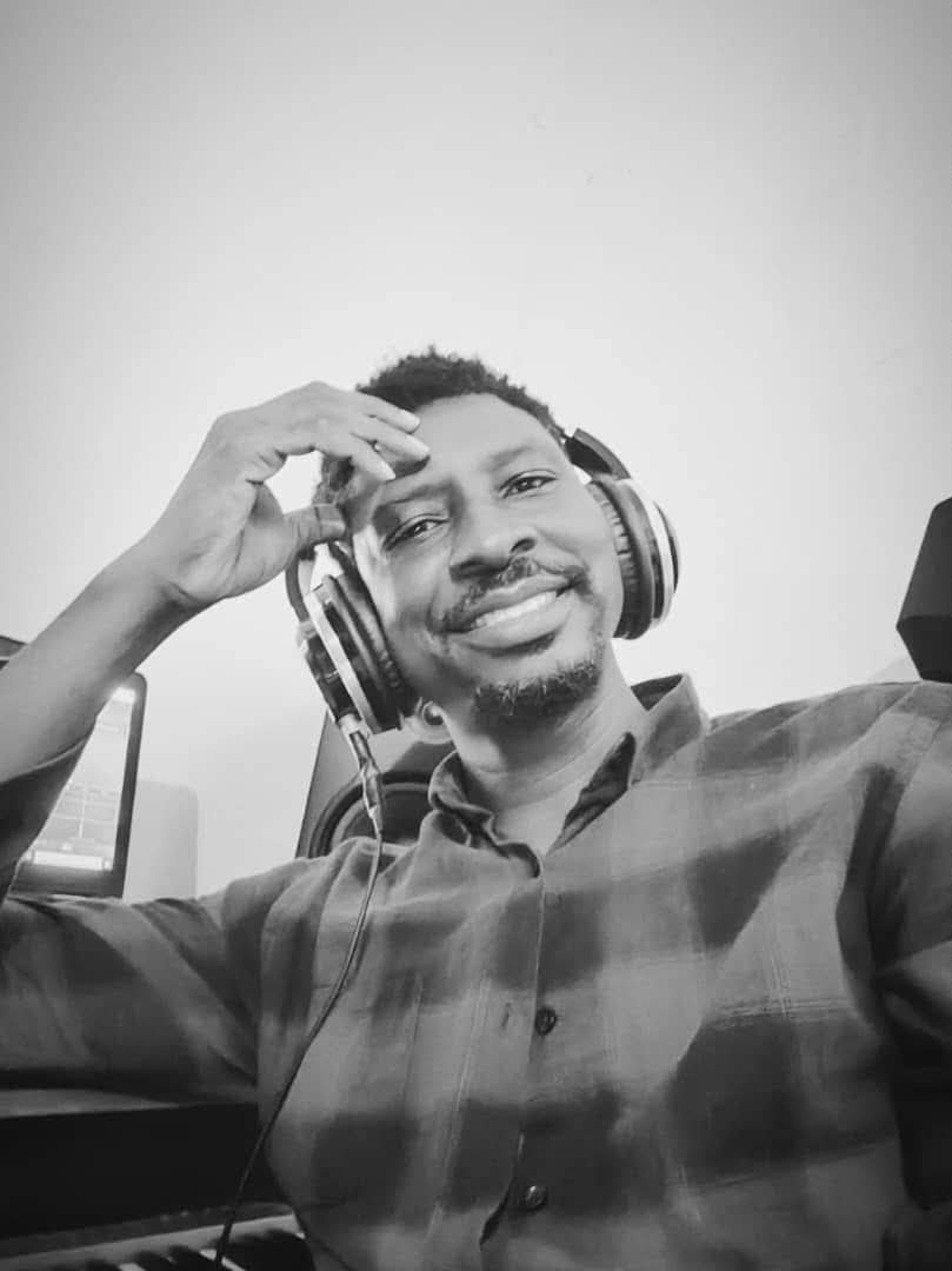 black and white bed linen