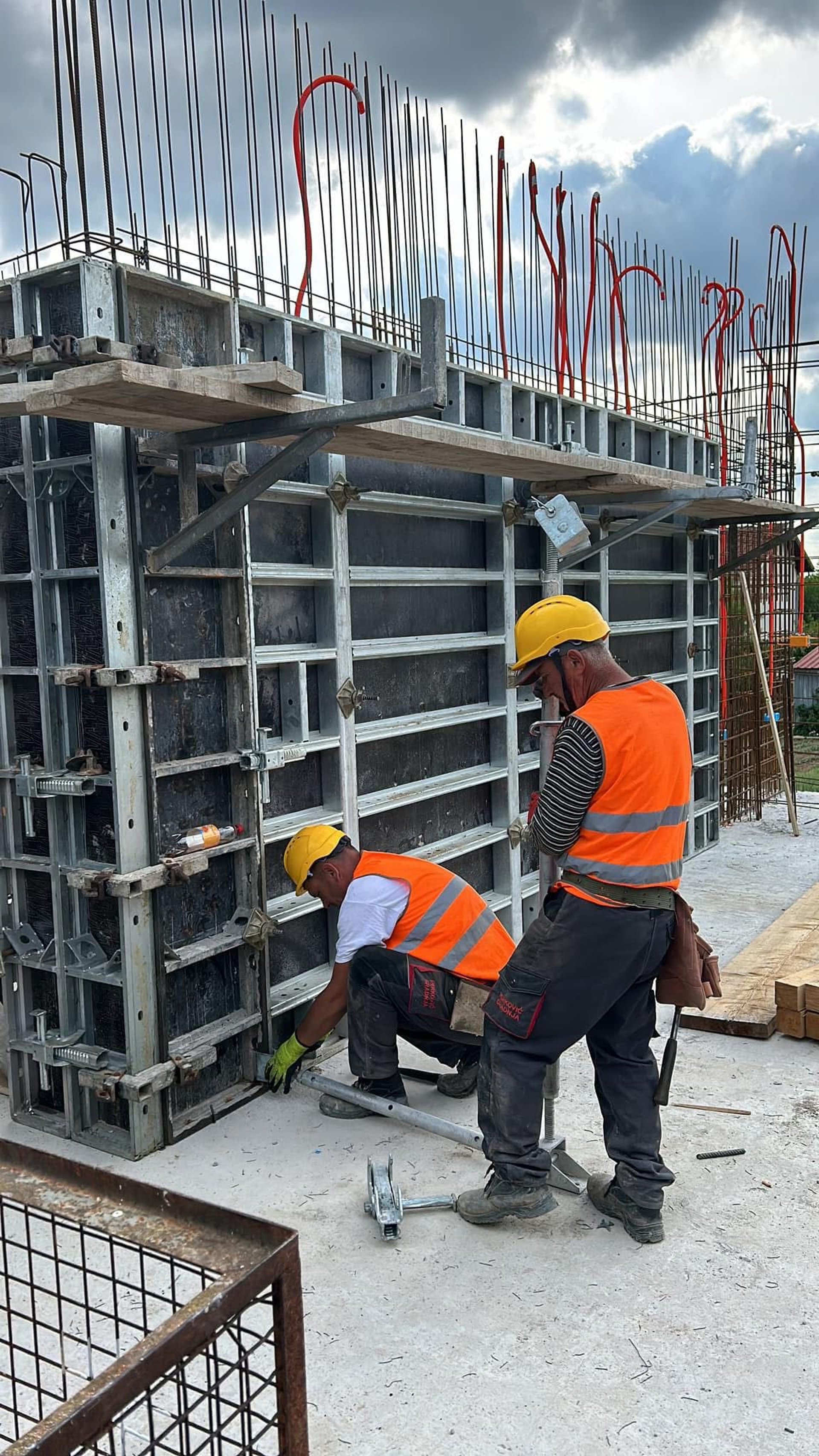 black and white bed linen