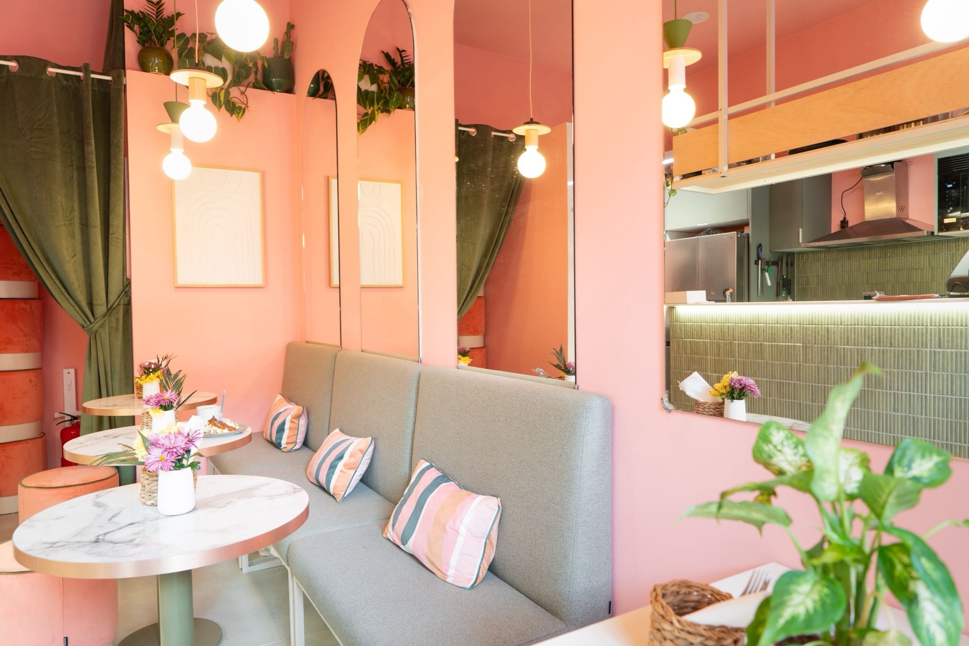 black and white bed linen