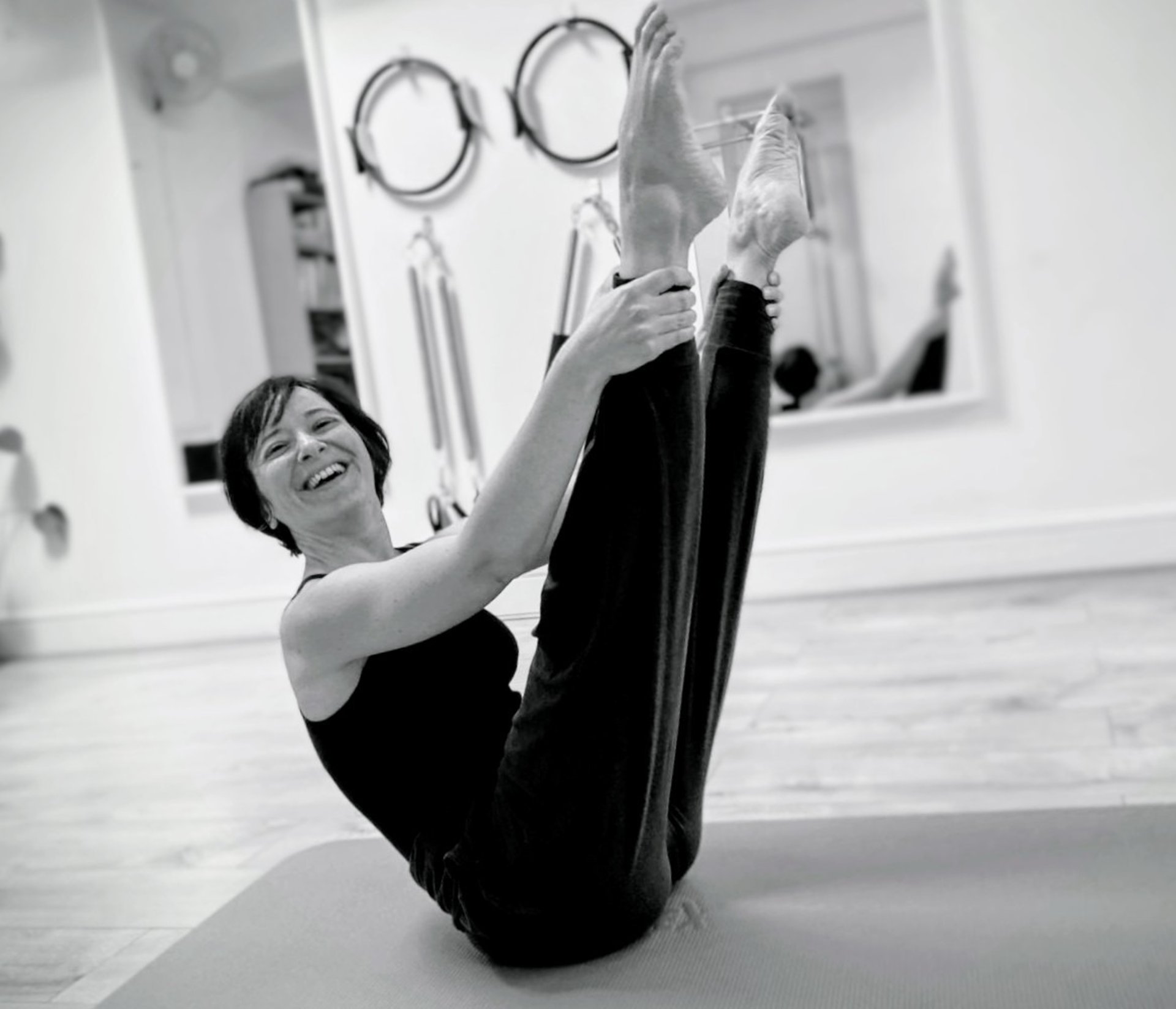 black and white bed linen