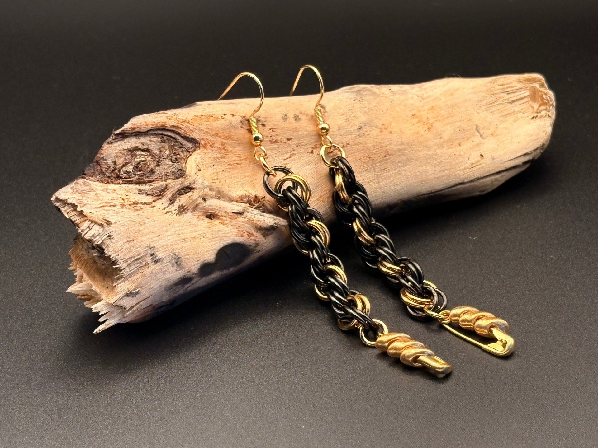 black and white bed linen