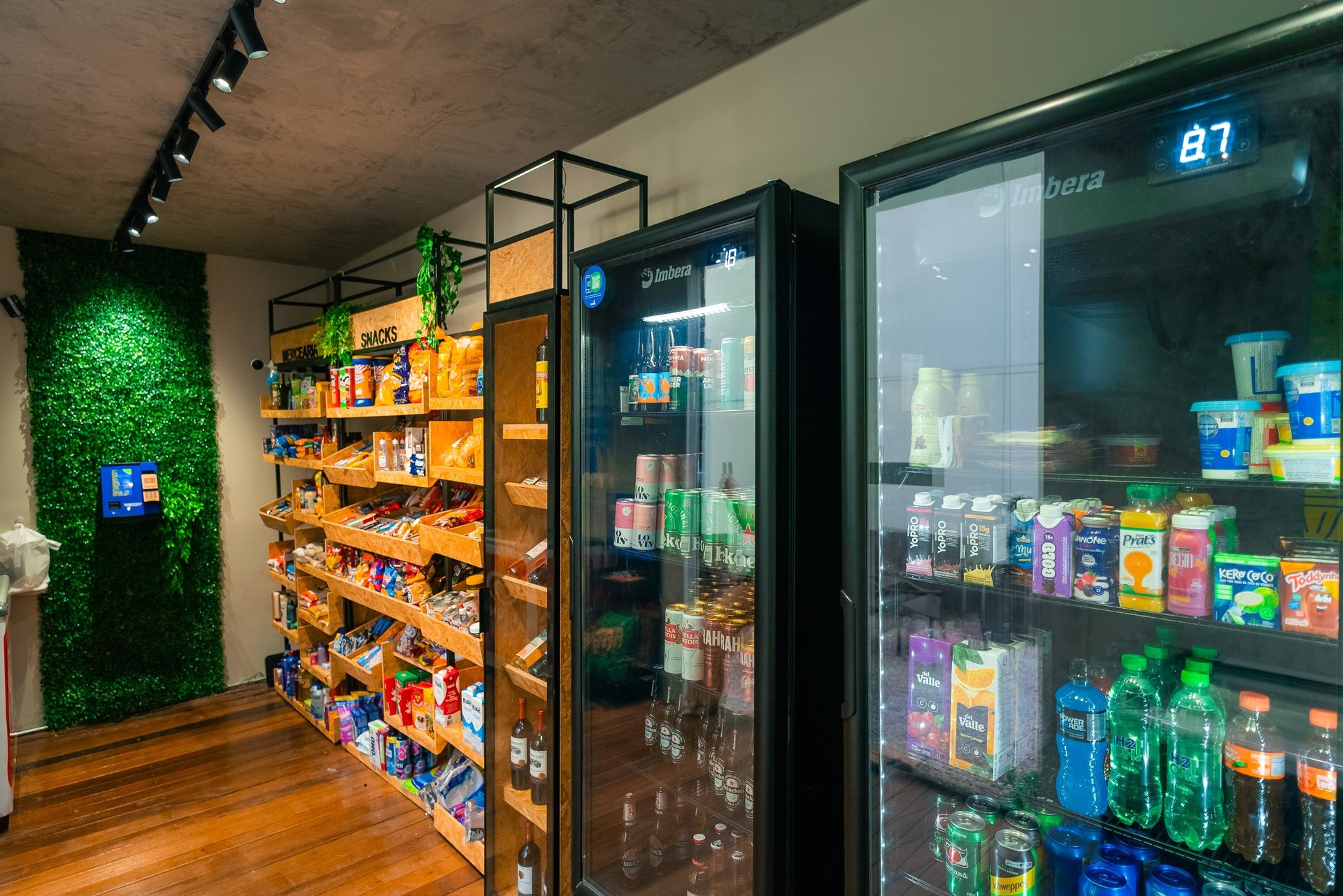 gray computer monitor