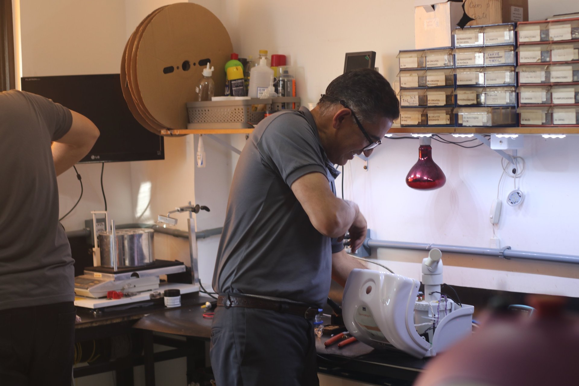 black and brown leather padded tub sofa