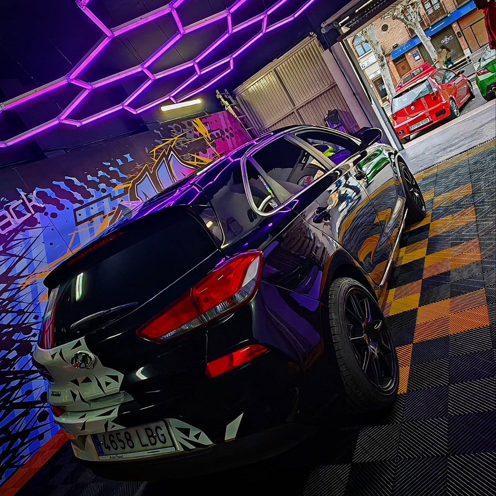 gray computer monitor