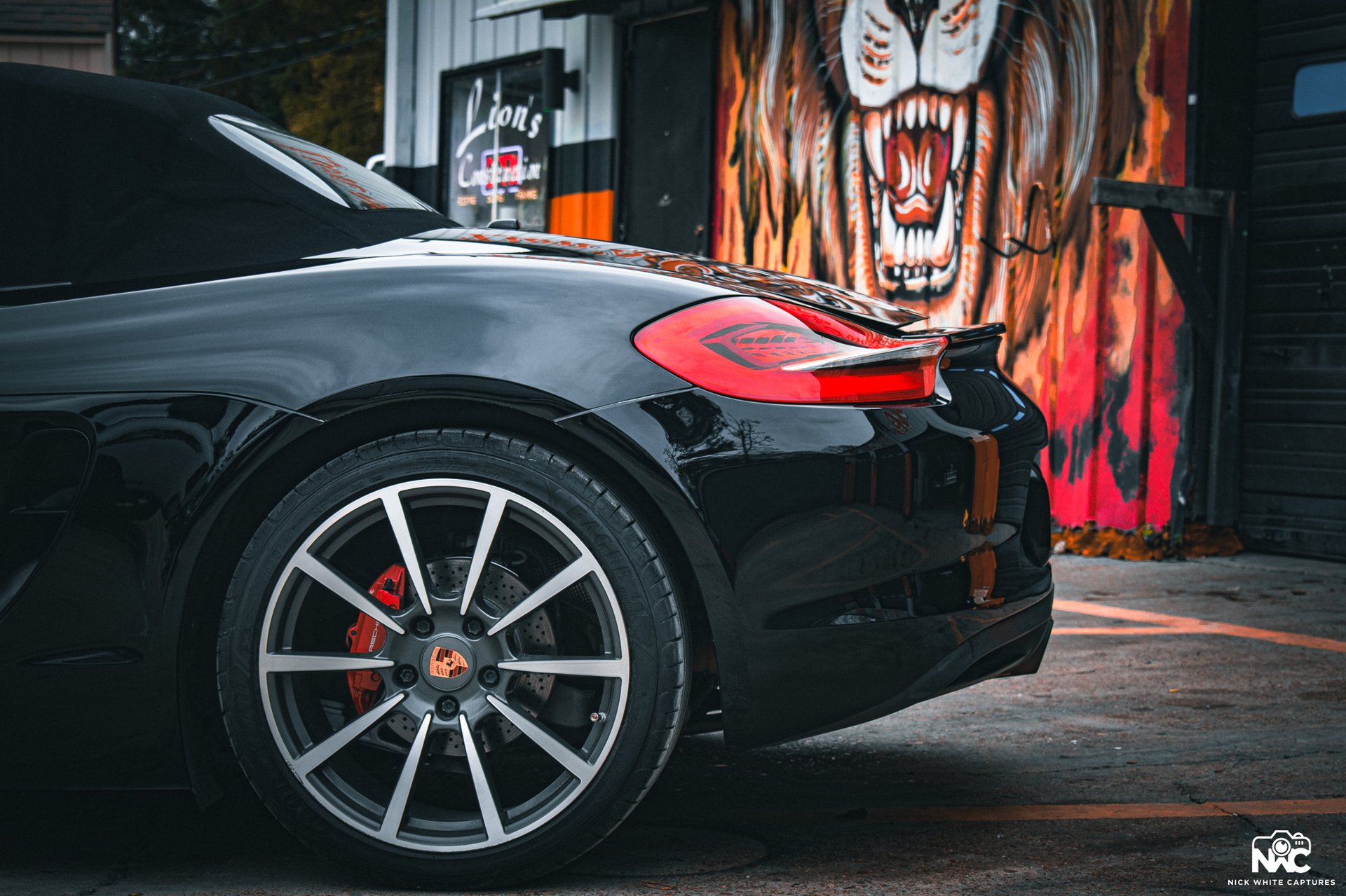 black and white bed linen