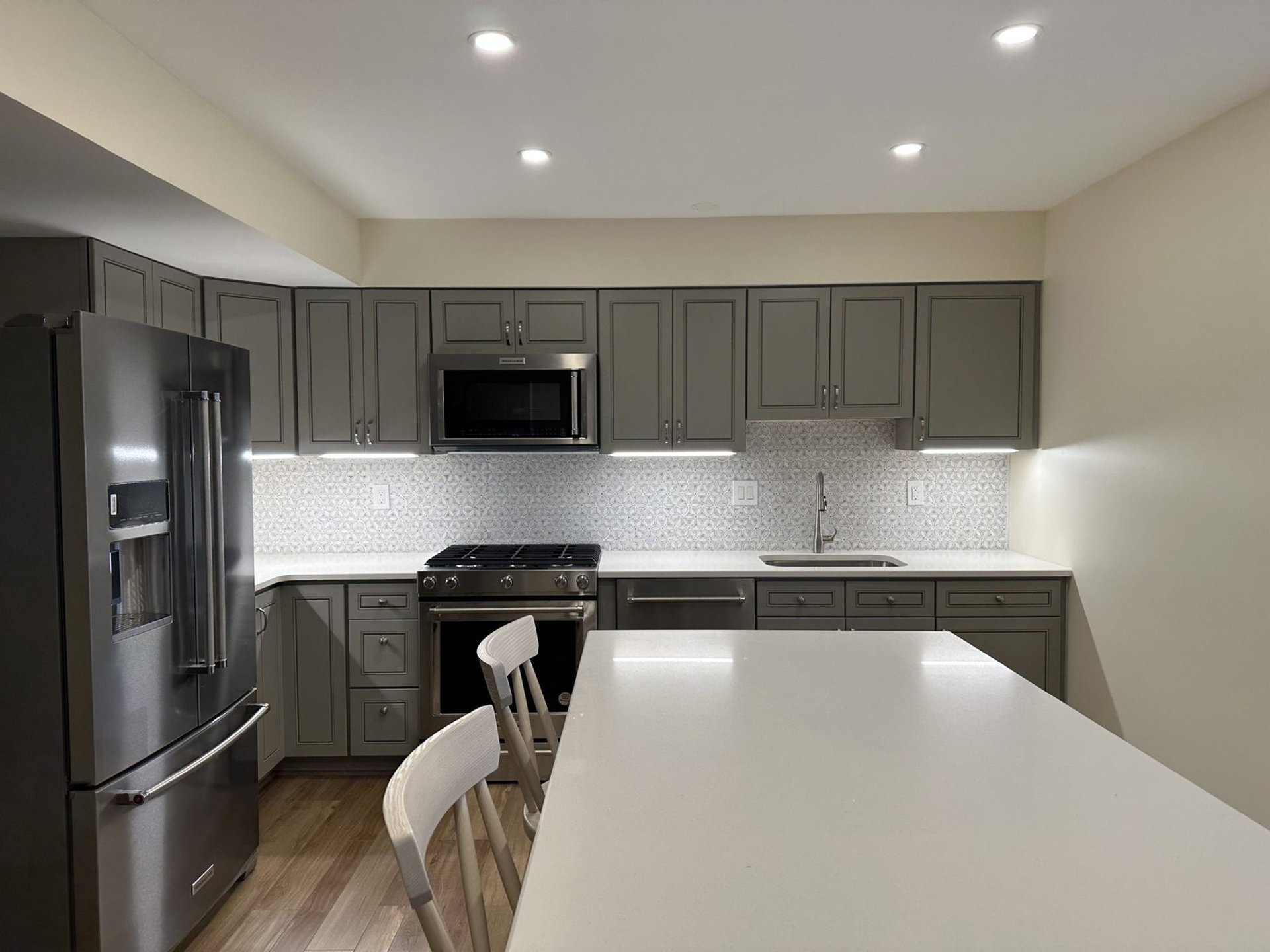 black and white bed linen