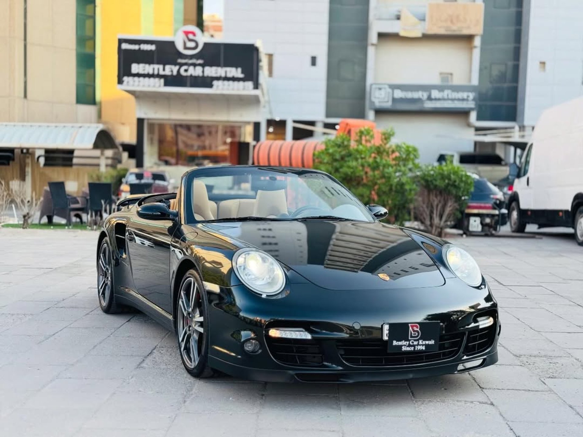 gray computer monitor