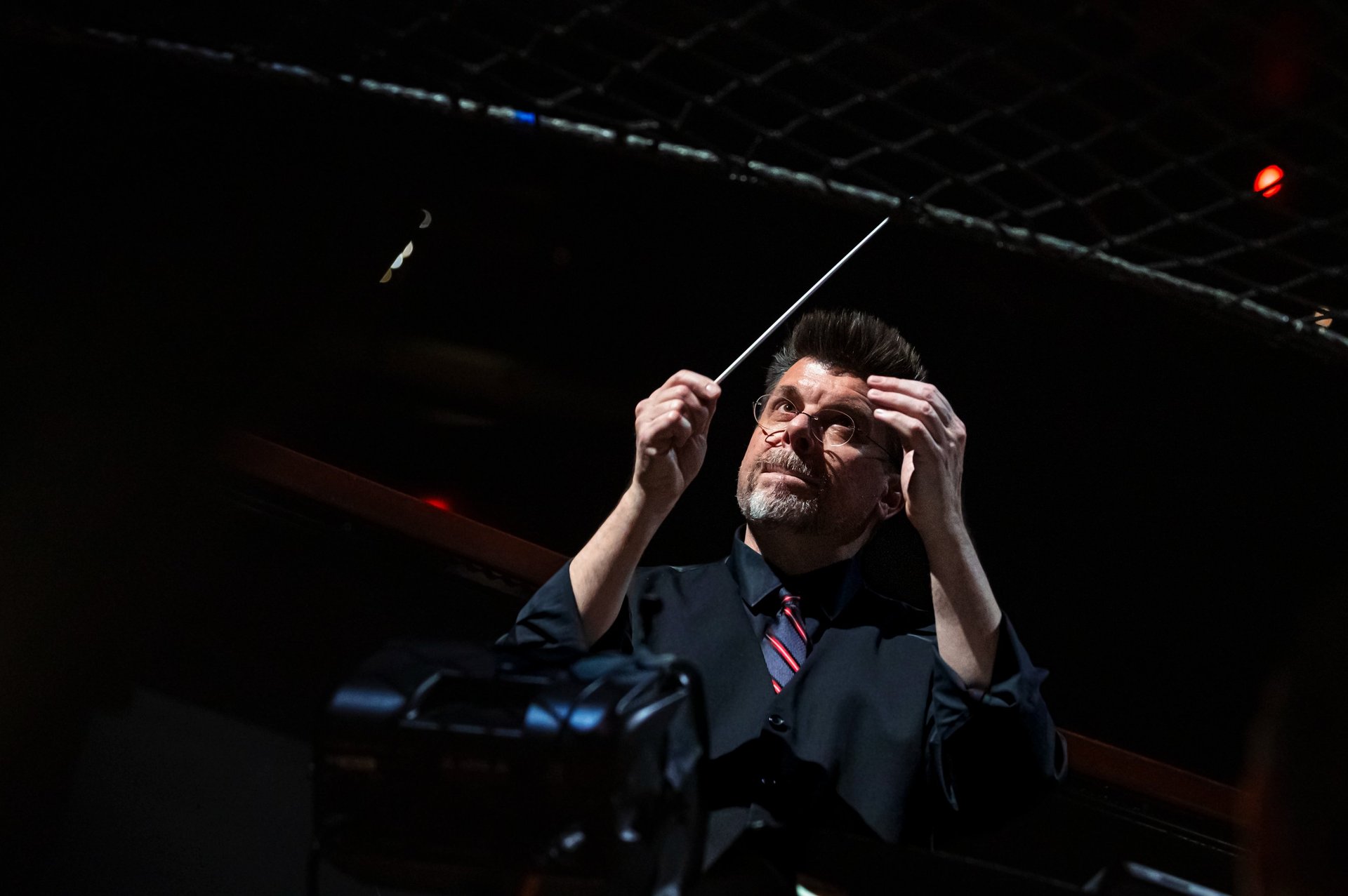 gray computer monitor