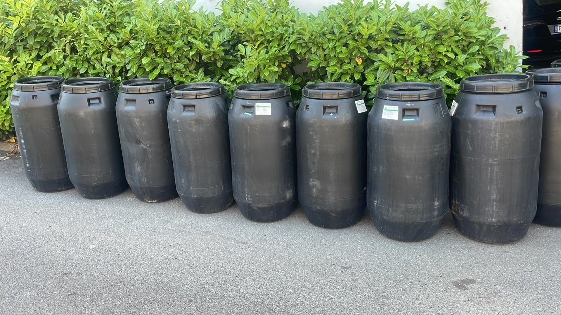 black and white bed linen