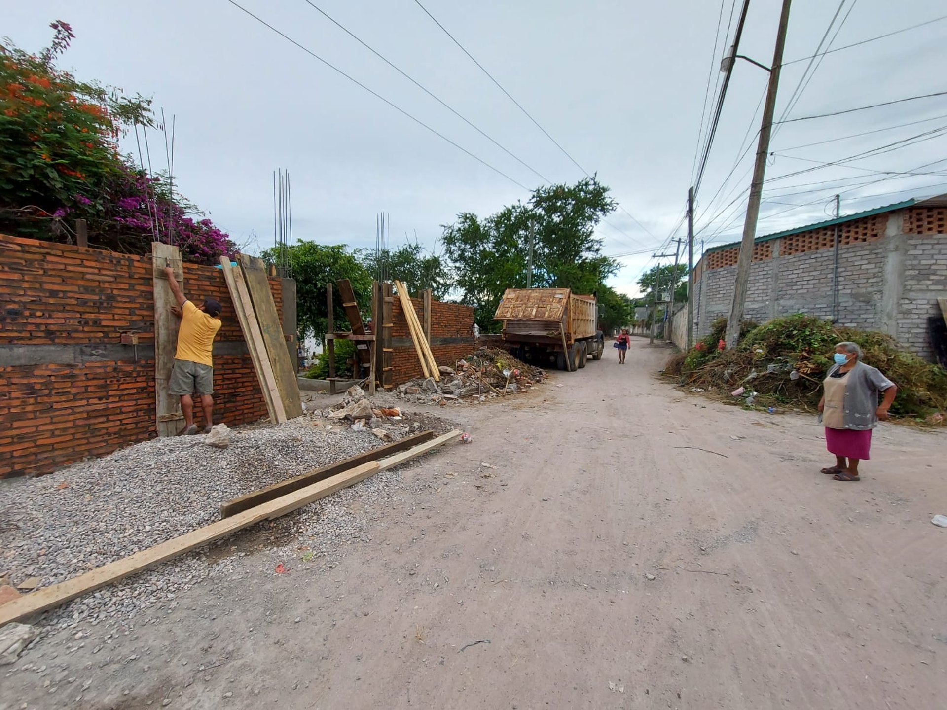 black and brown leather padded tub sofa