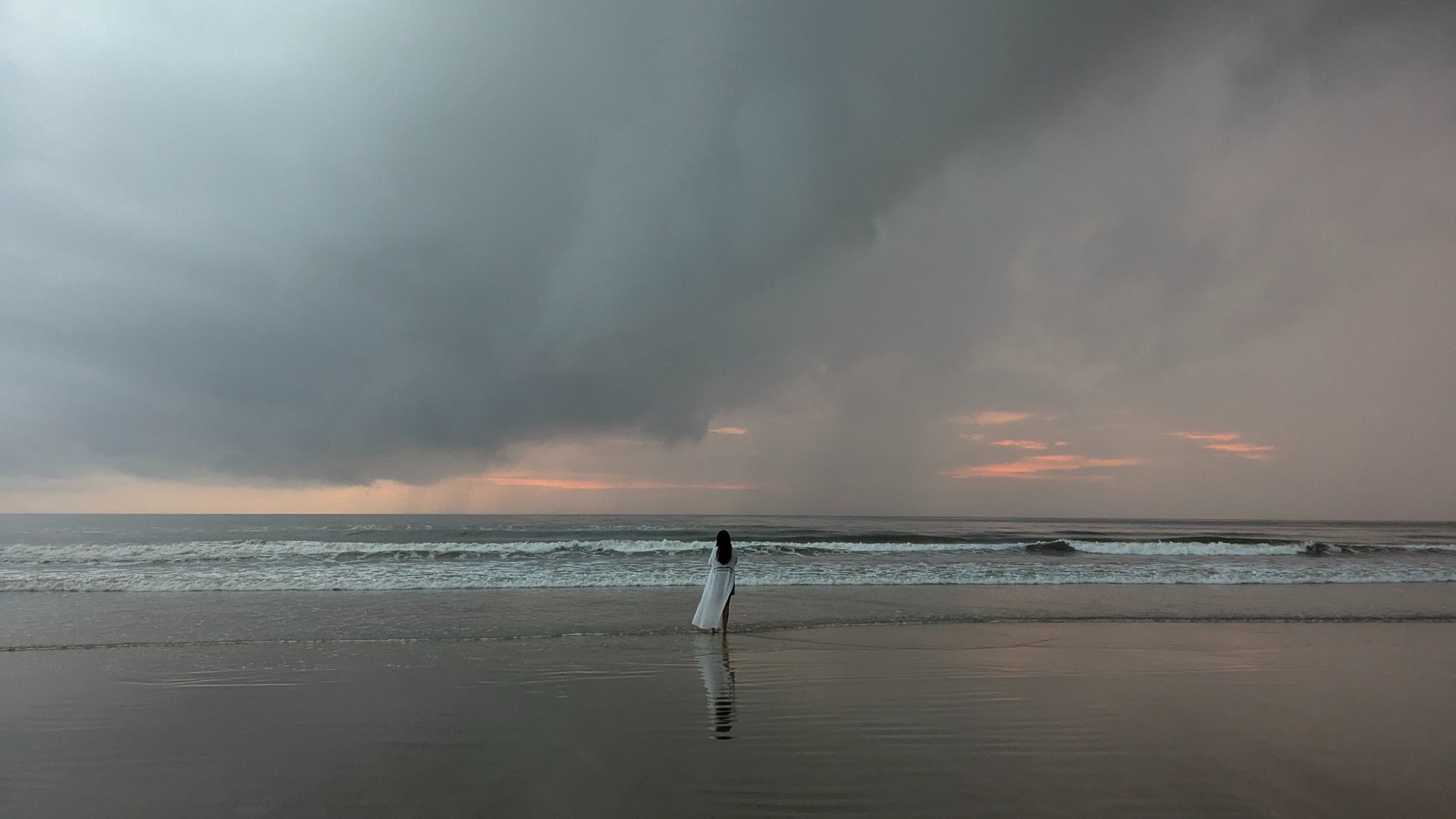 black and white bed linen