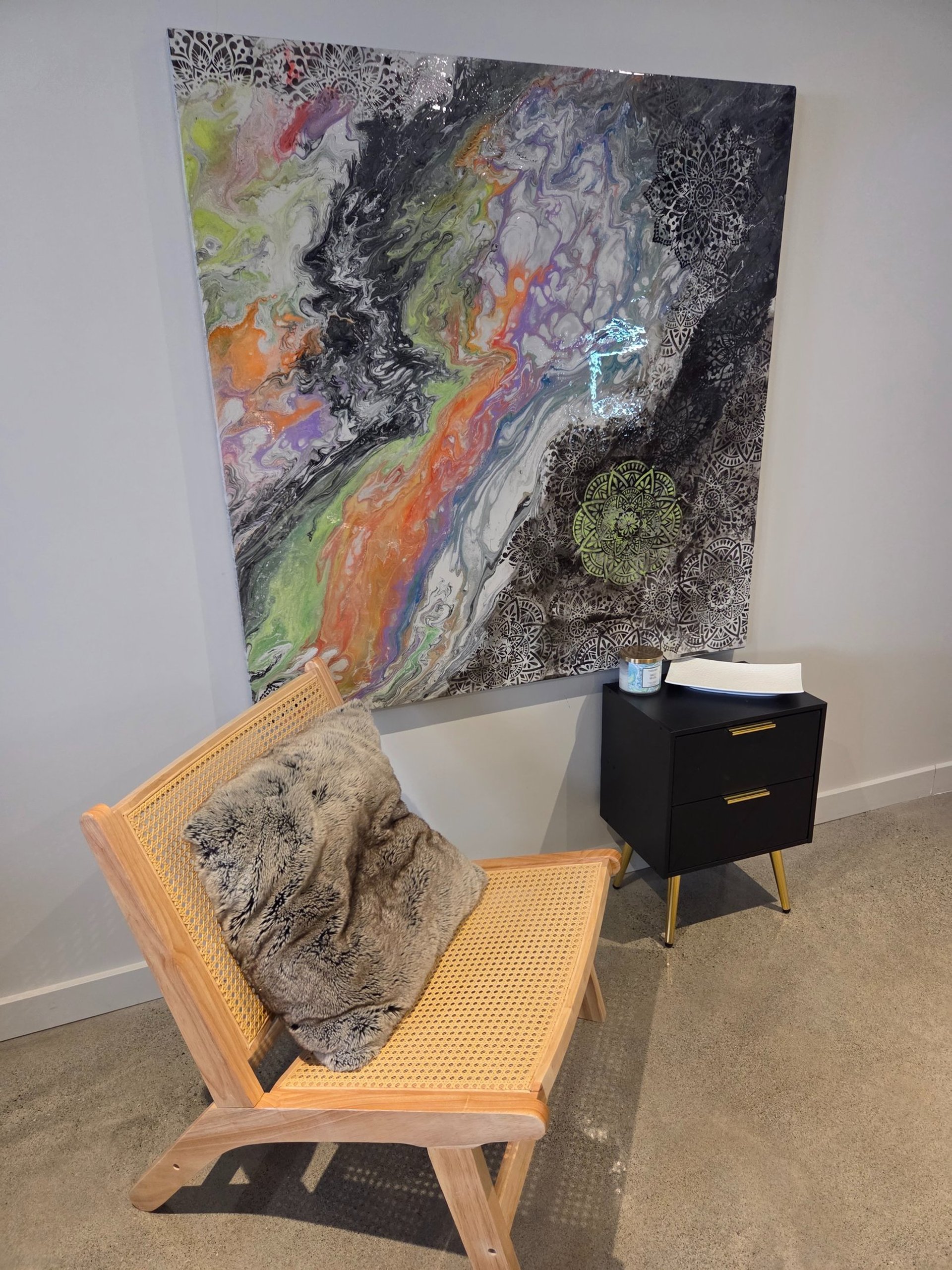 gray computer monitor