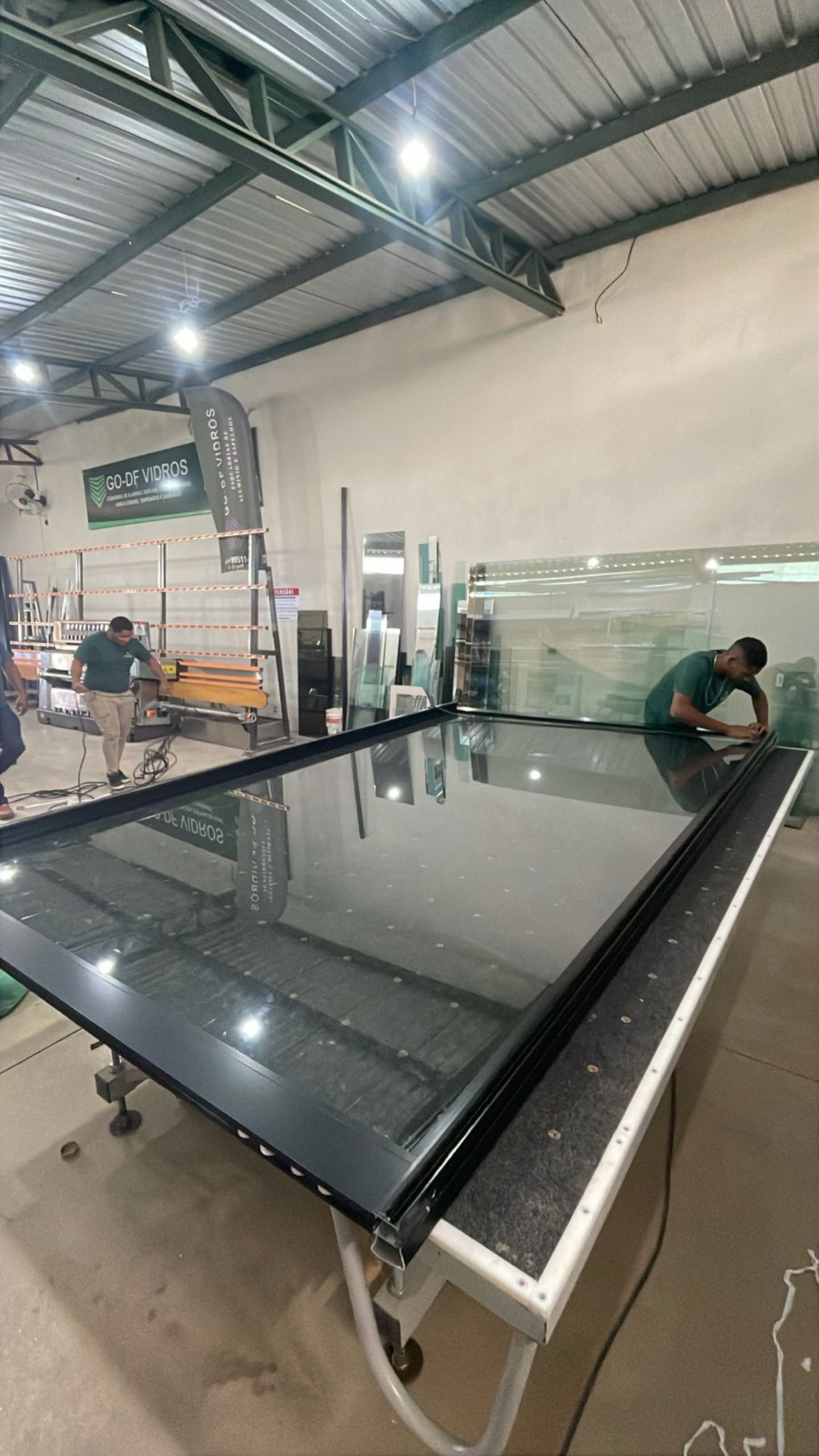 gray computer monitor