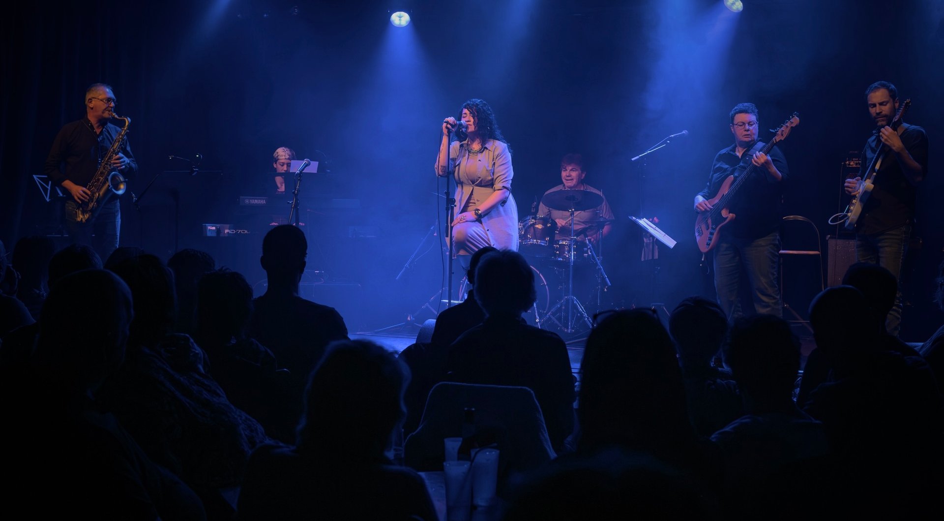 black and white bed linen