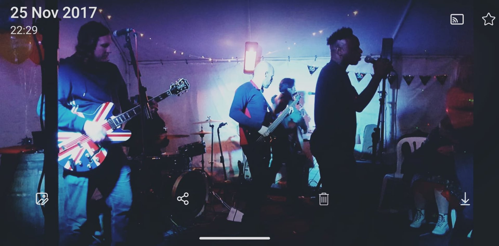 black and white bed linen