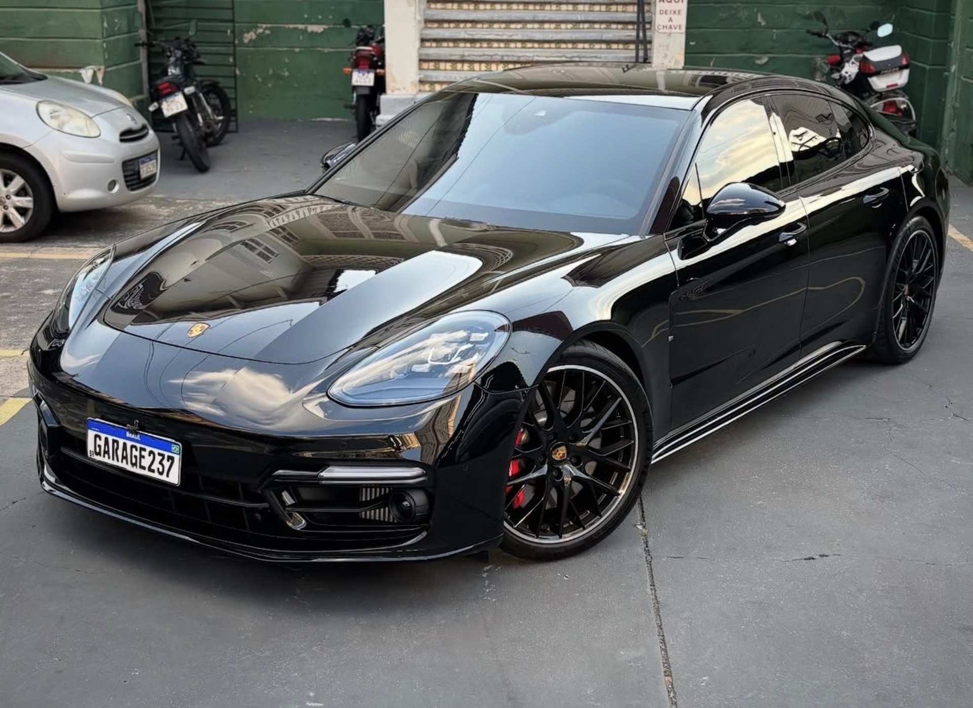 black and white bed linen