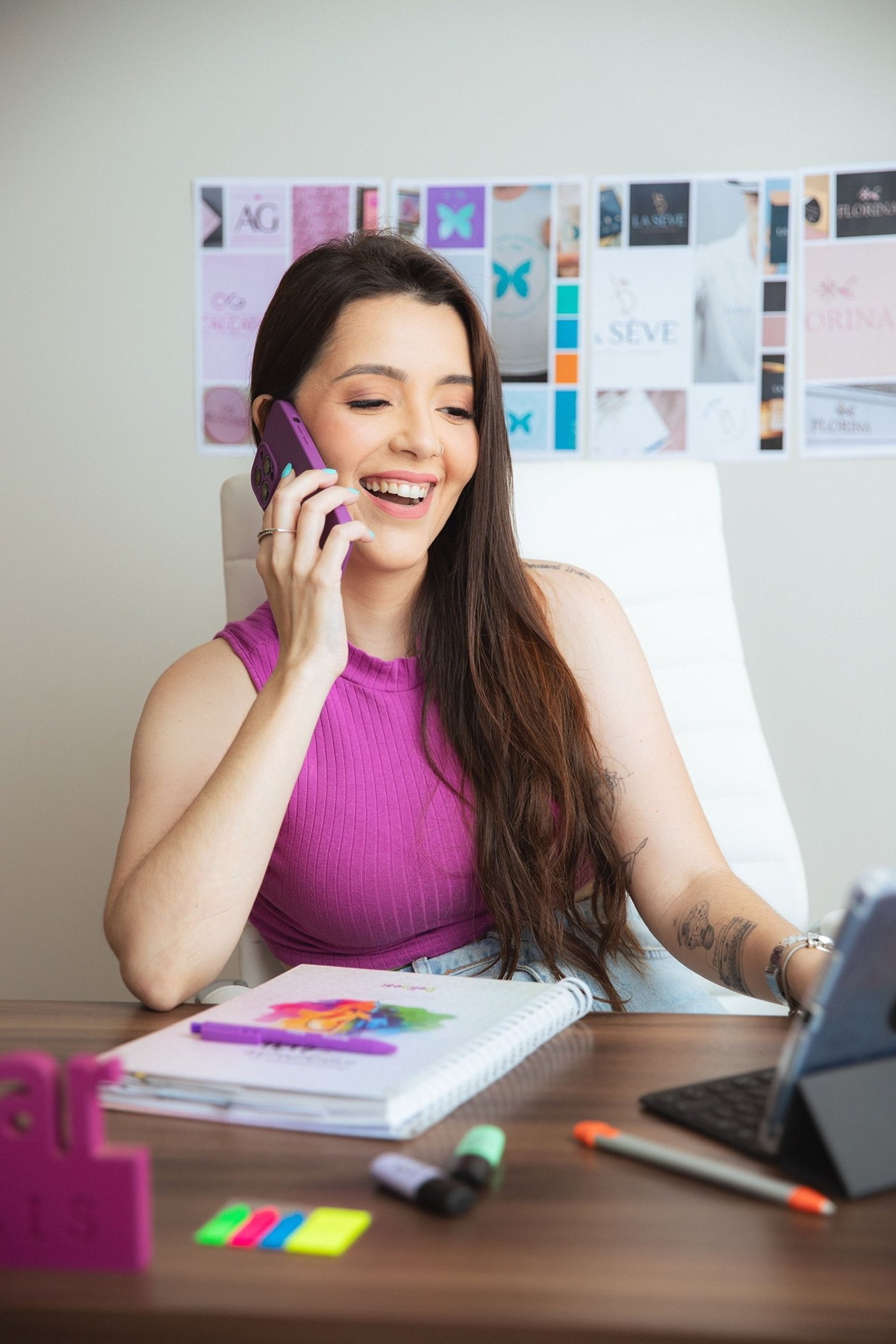 gray computer monitor