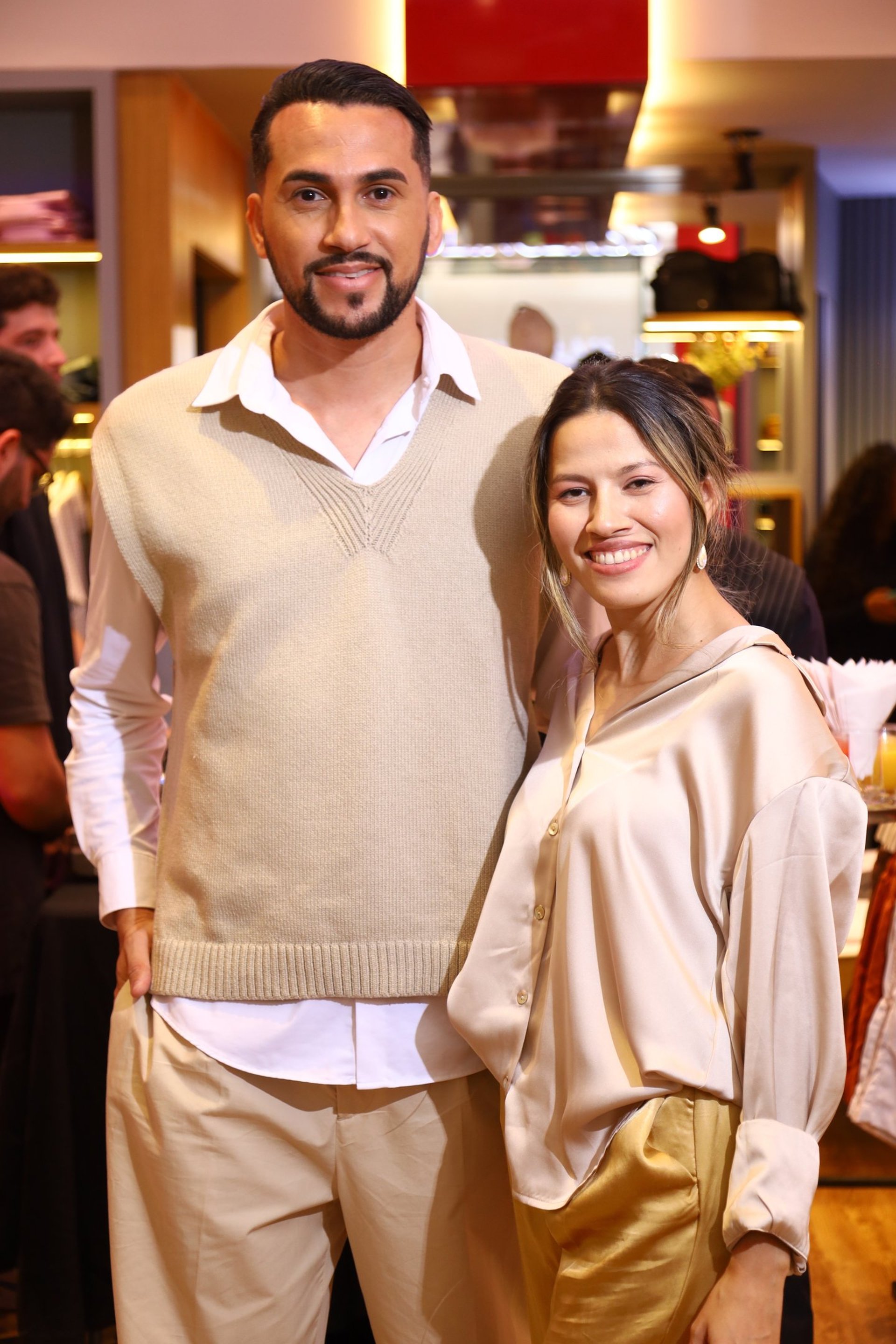 gray computer monitor