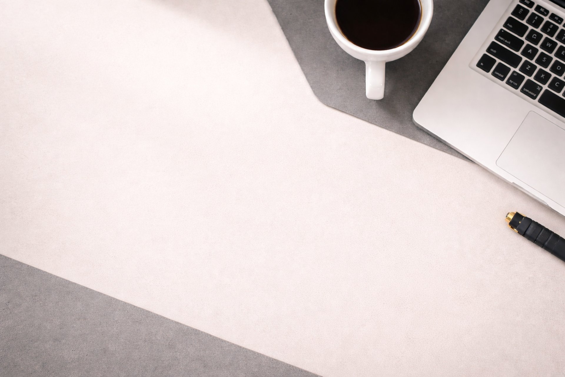 gray computer monitor