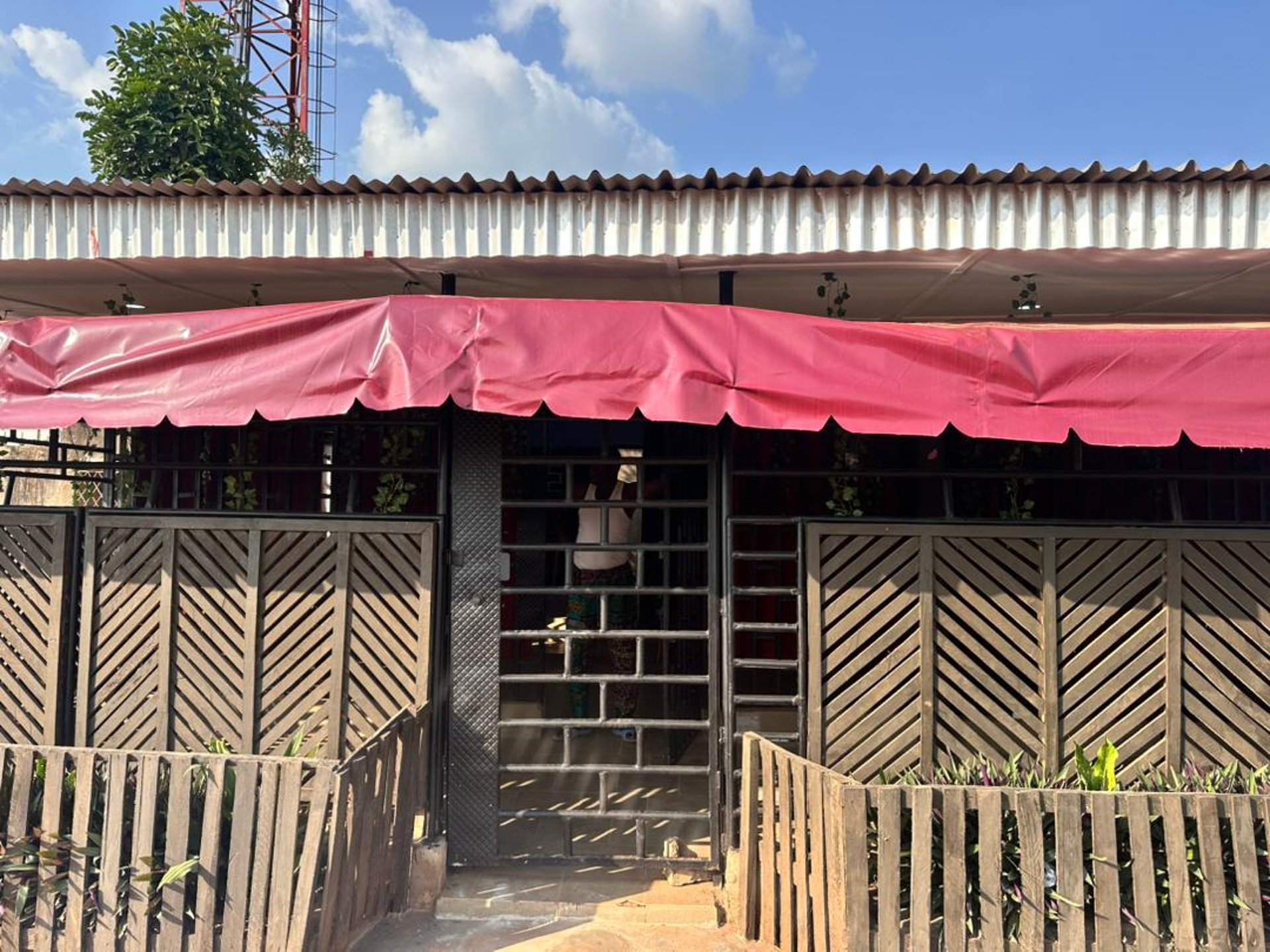 black and white bed linen