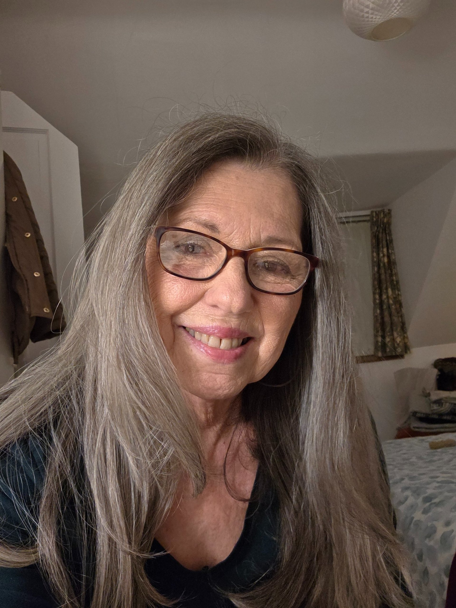 gray computer monitor