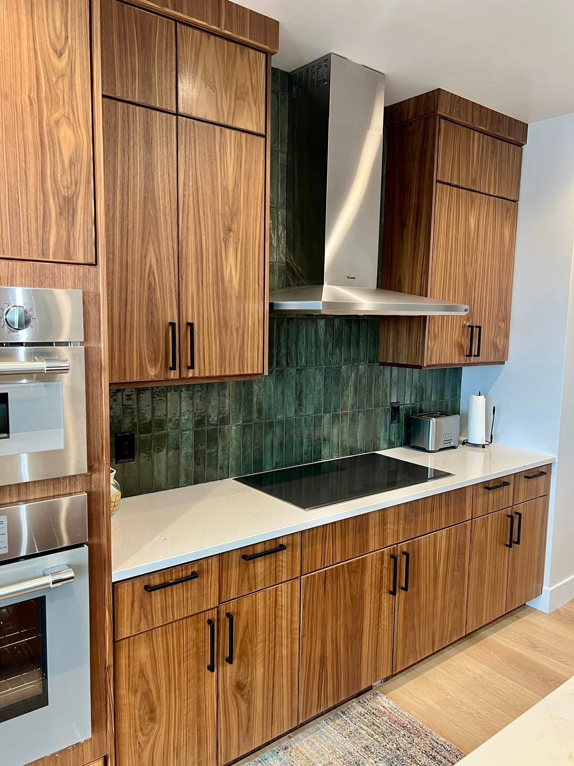 gray computer monitor