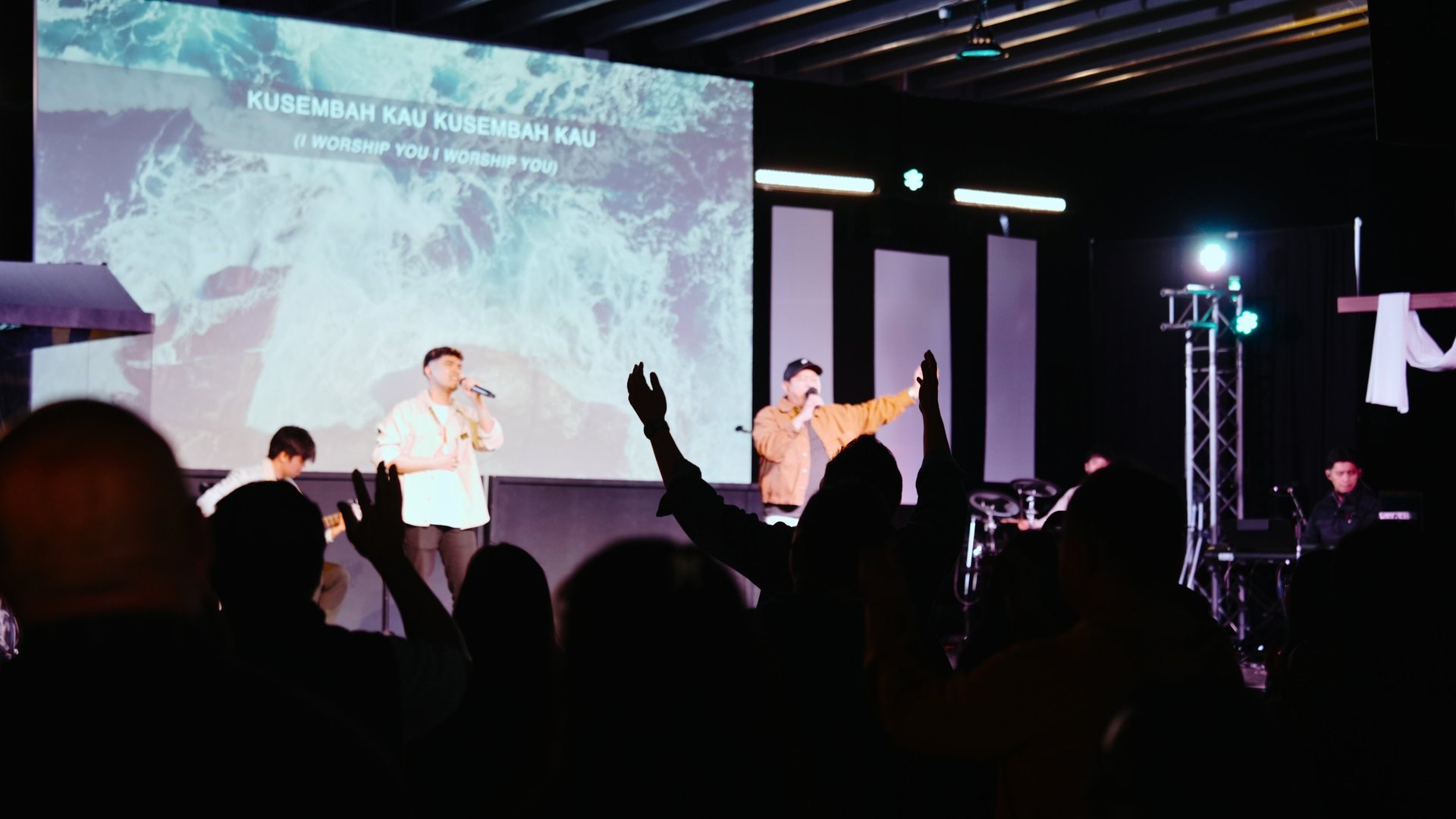 black and white bed linen