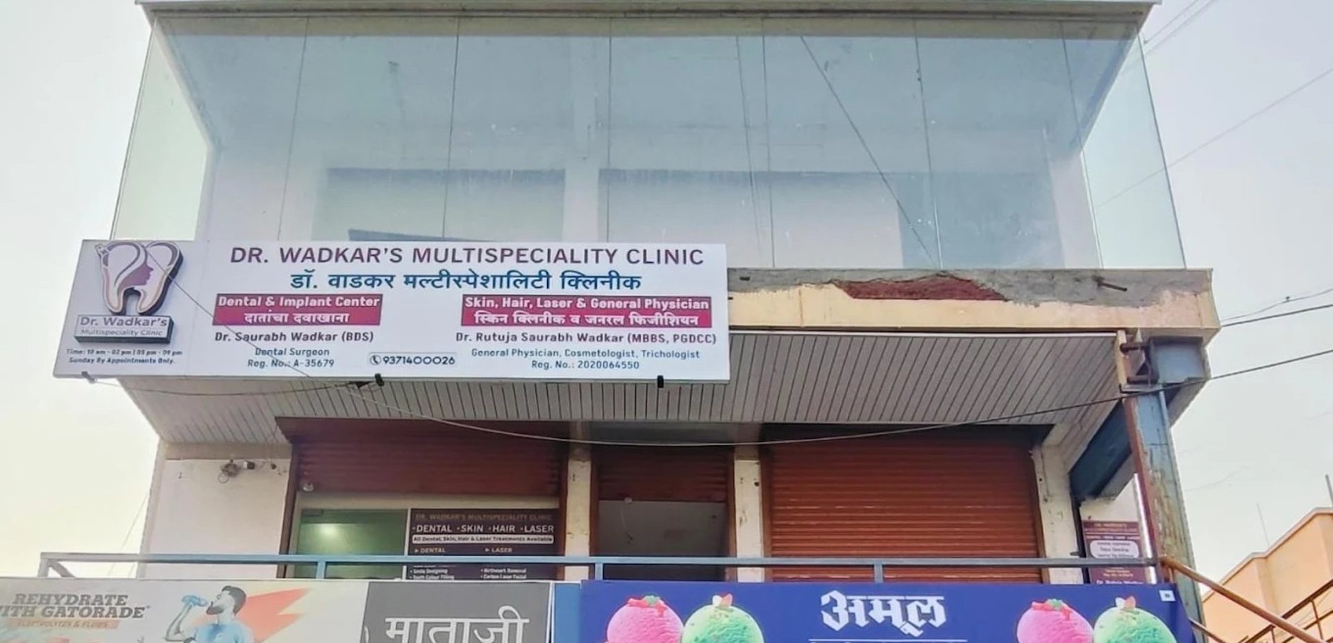 gray computer monitor