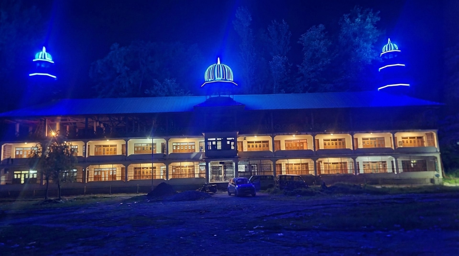 black and white bed linen