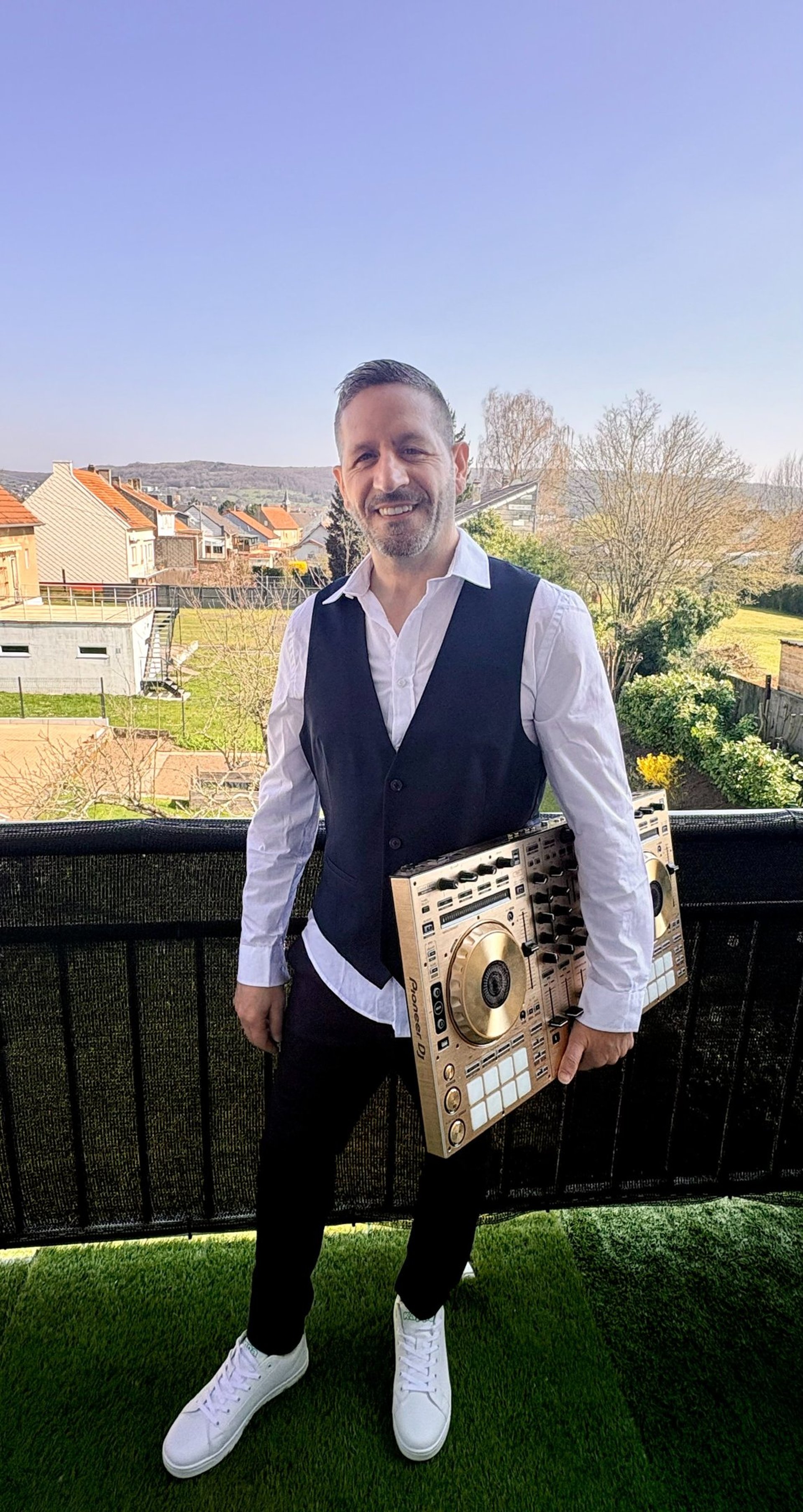 black and white bed linen