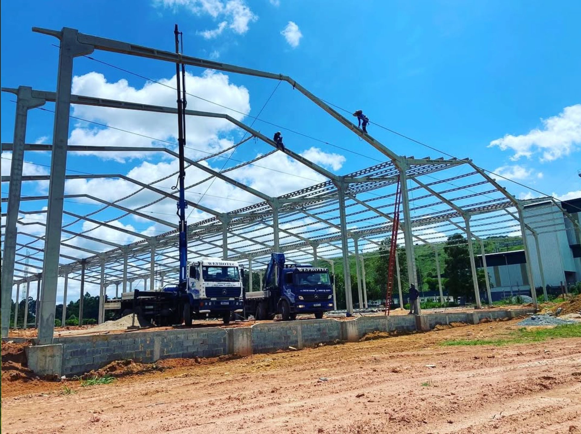 gray computer monitor