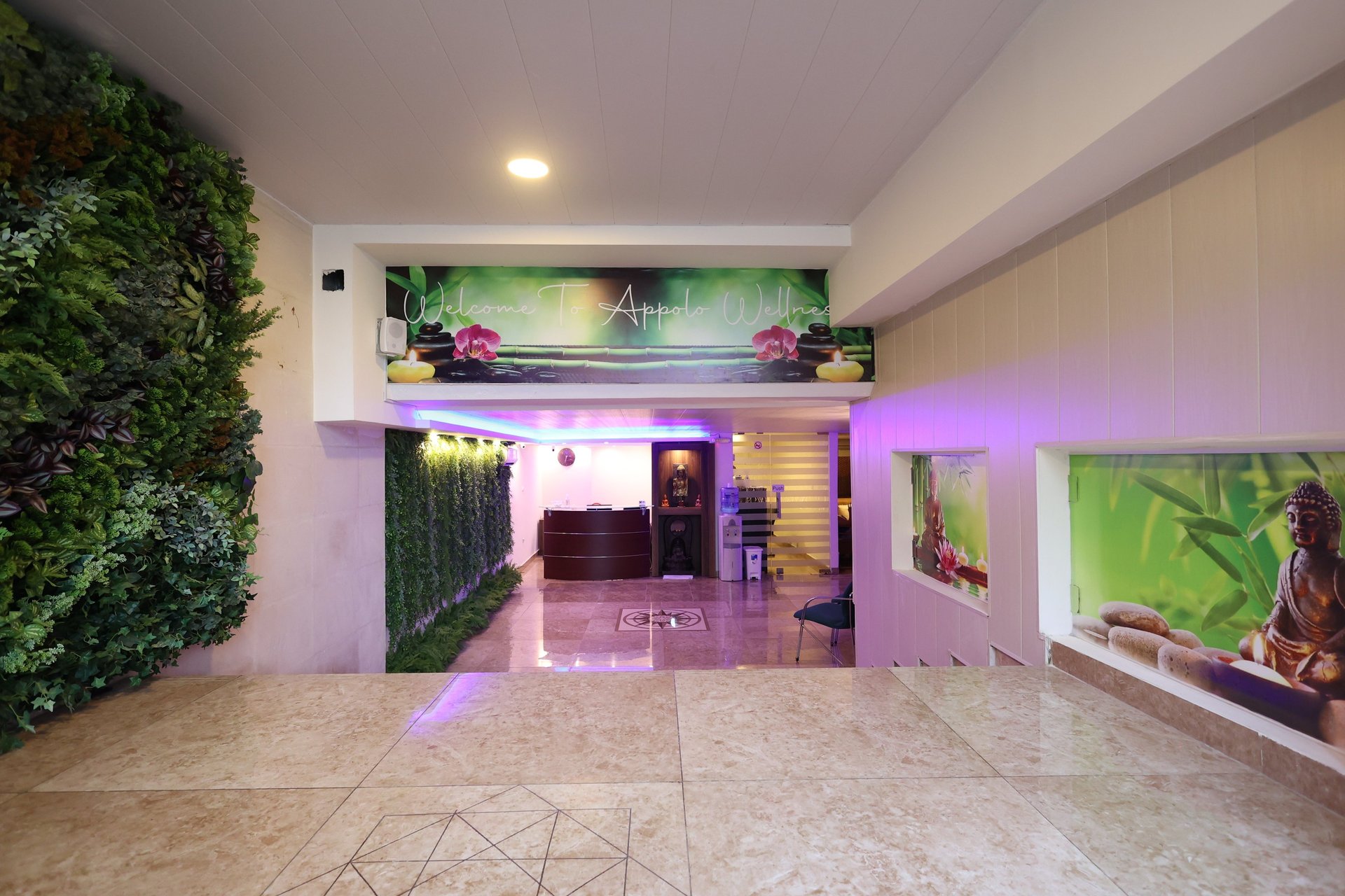 gray computer monitor