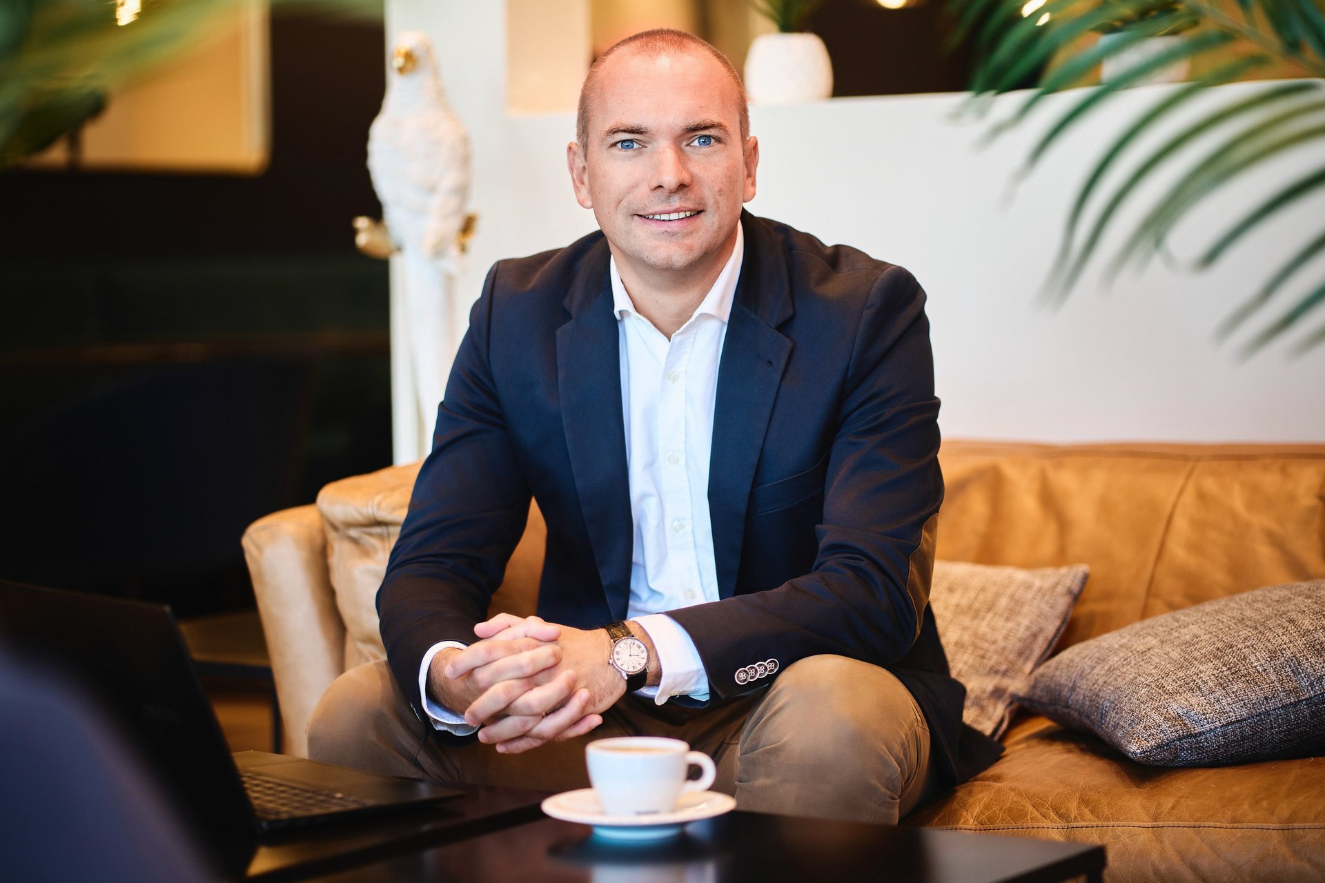 black and white bed linen