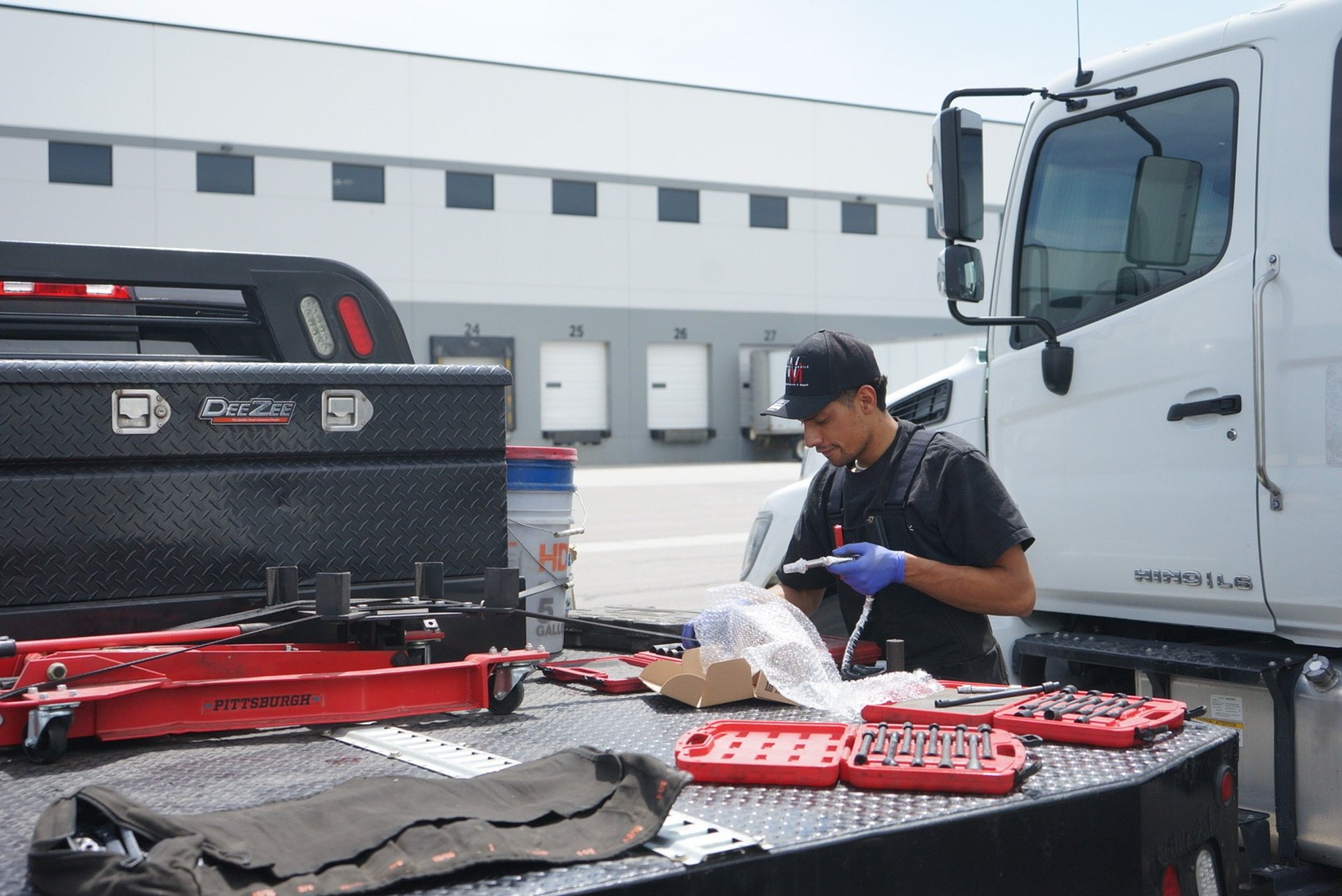gray computer monitor