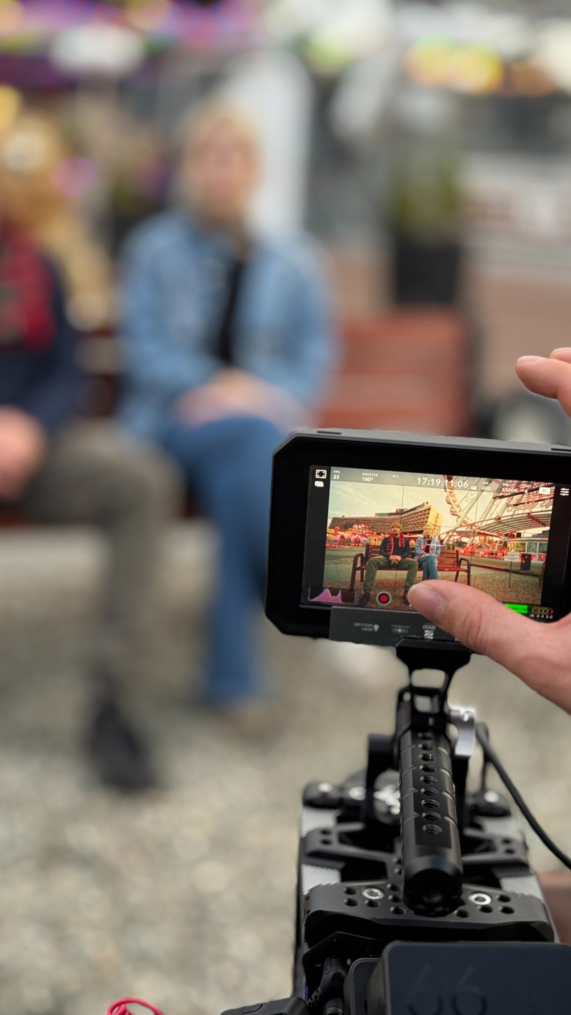 gray computer monitor