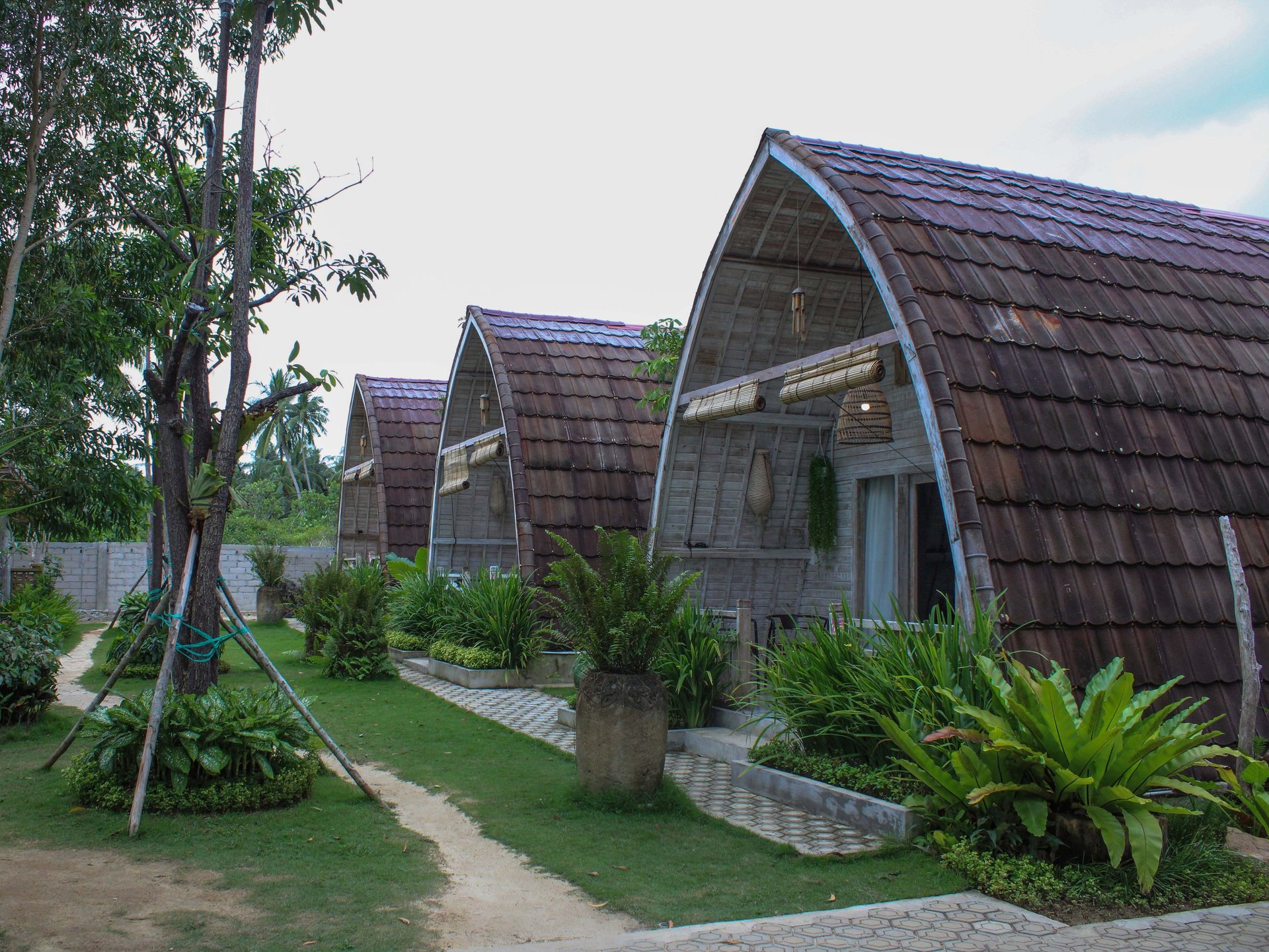 black and white bed linen